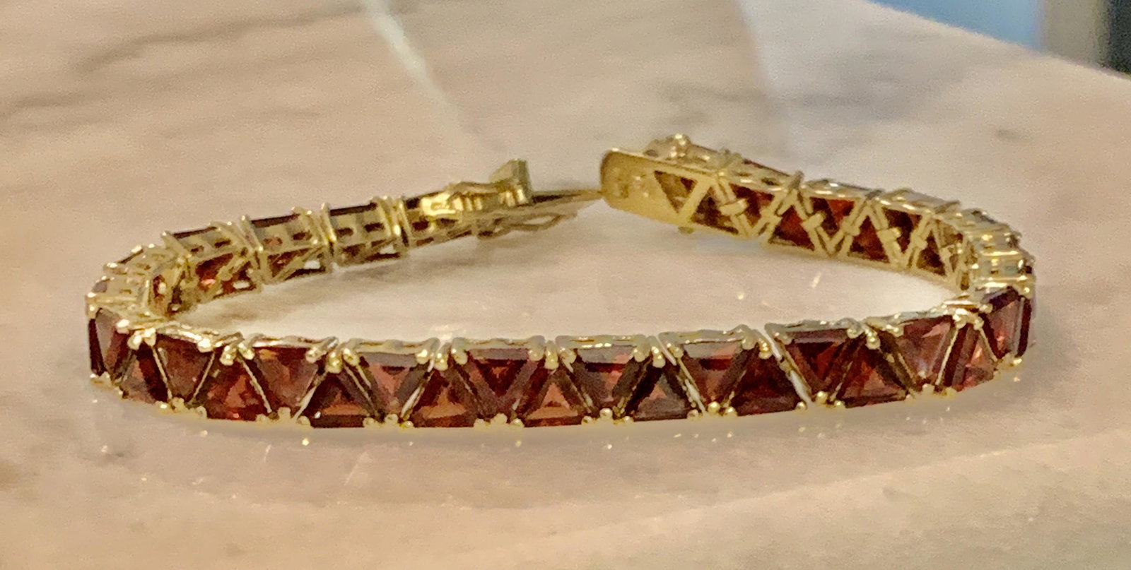 STERLING SILVER GARNETS COCKTAIL BRACELET: STERLING SILVER GARNETS COCKTAIL BRACELET. IN GOOD OVERALL SHAPE AND CONDITION. A GREAT FIND AND AN EXCELLENT ADDITION TO YOUR COLLECTION.