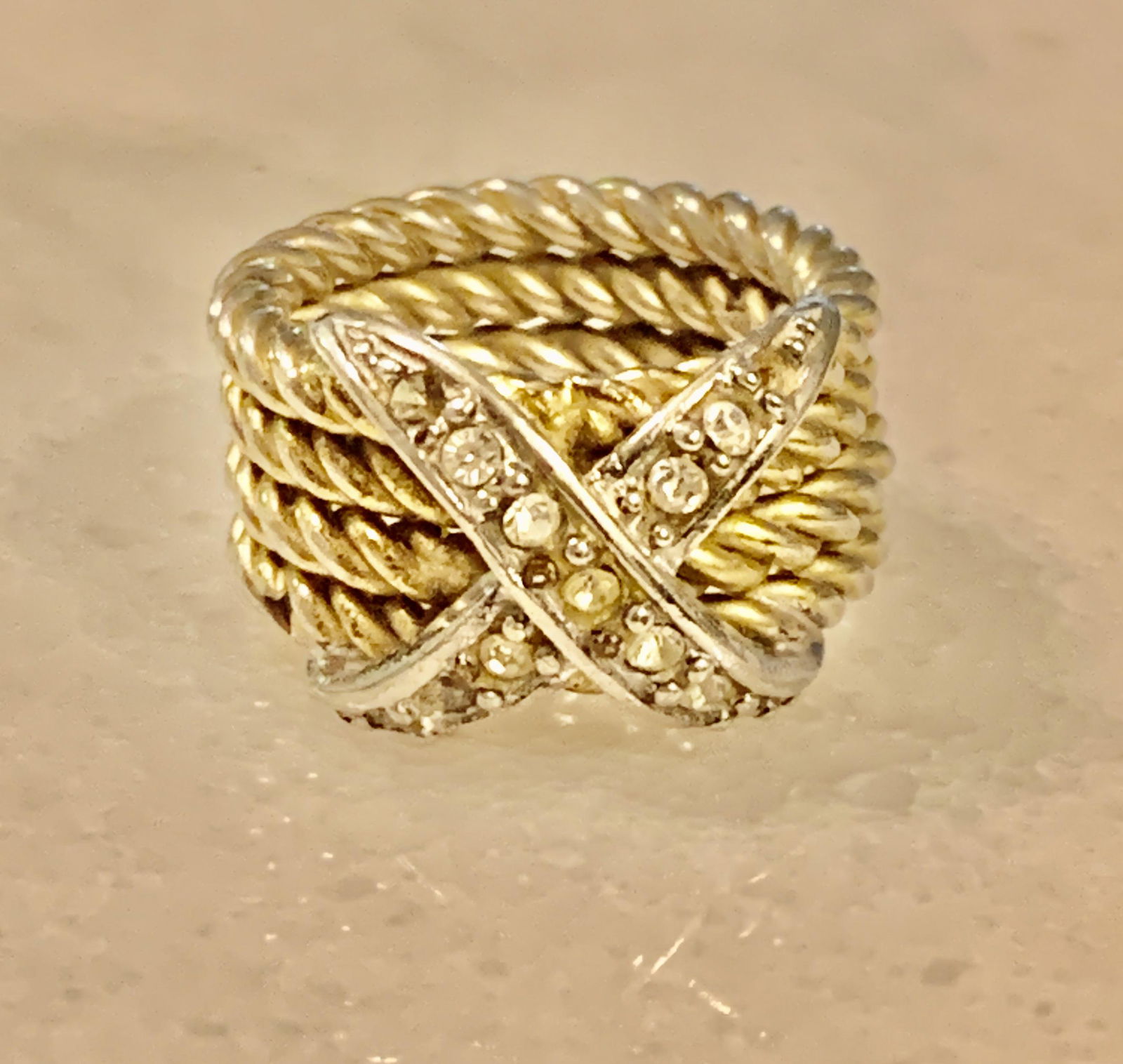 VINTAGE TIFFANY & CO HOMAGE STERLING SILVER RING SZ 7: VINTAGE TIFFANY & CO HOMAGE STERLING SILVER RING SZ 7. IN GOOD OVERALL SHAPE AND CONDITION. MADE TO LOOK LIKE TIFFANY AND CO. RING. A GREAT FIND AND AN EXCELLENT ADDITION TO YOUR COLLECTION.