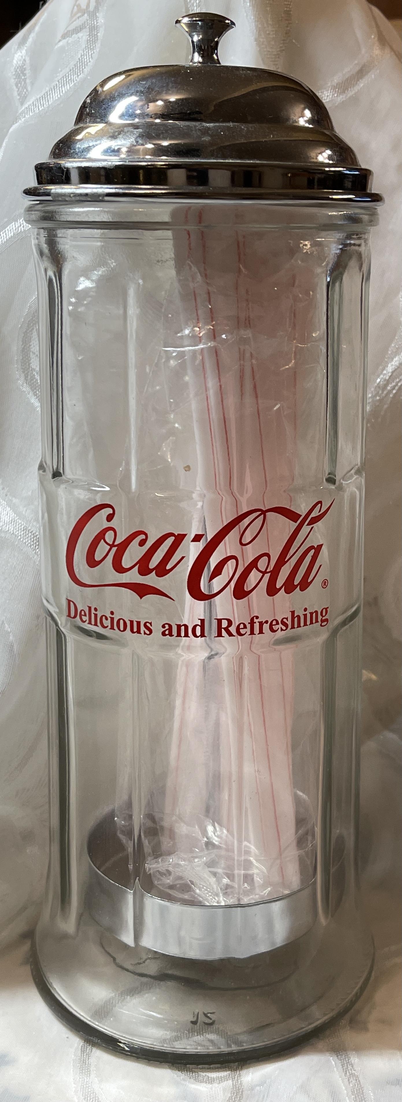 VINTAGE 1960'S COCA COLA STRAW GLASS CASE: VINTAGE 1960'S COCA COLA STRAW GLASS CASE. IN MINT OVERALL SHAPE AND CONDITION. A GREAT FIND AND AN EXCELLENT ADDITION TO YOUR COLLECTION.
