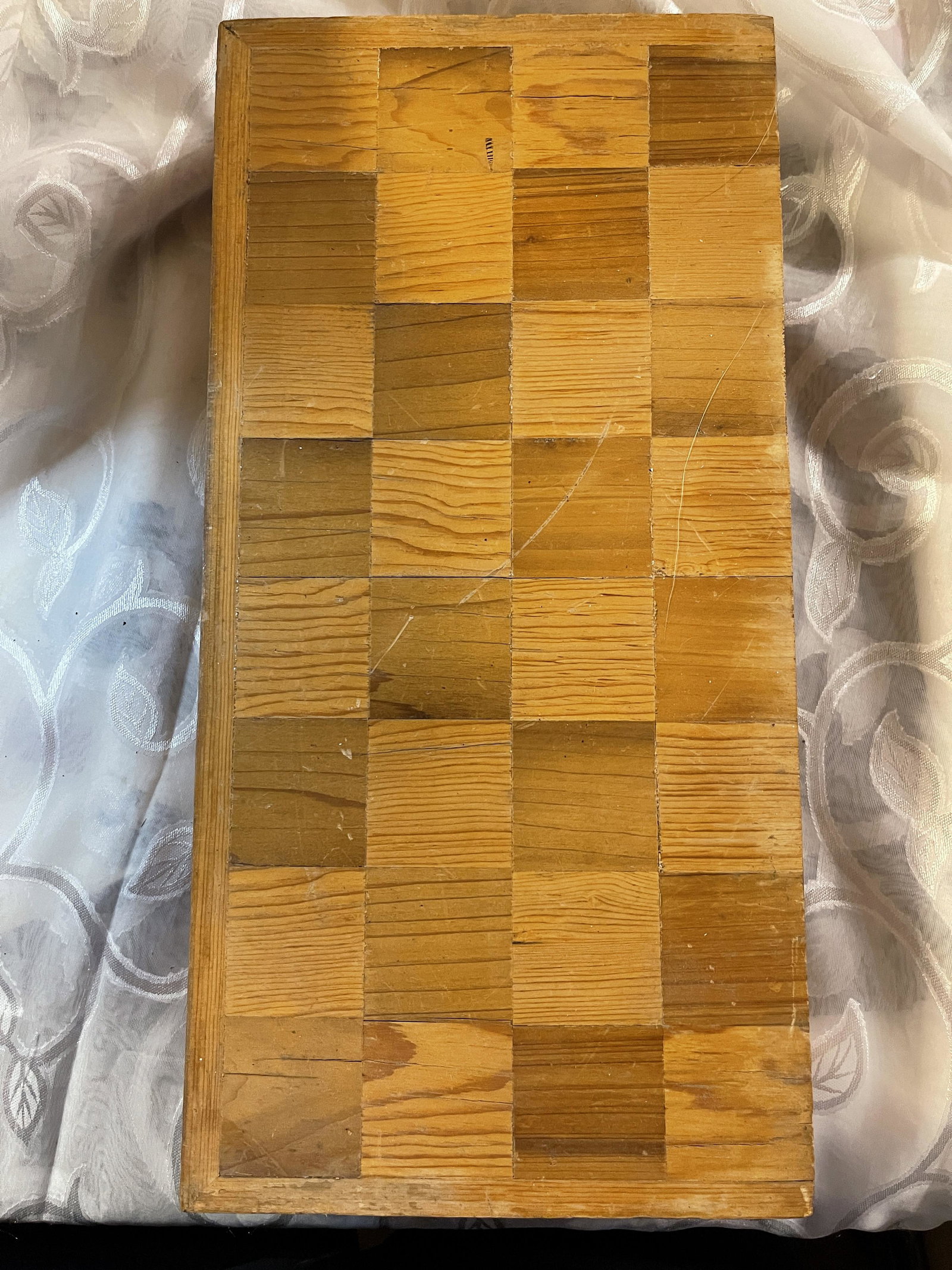 BEAUTIFUL HANDMADE CHESS BOARD: BEAUTIFUL HANDMADE CHESS BOARD