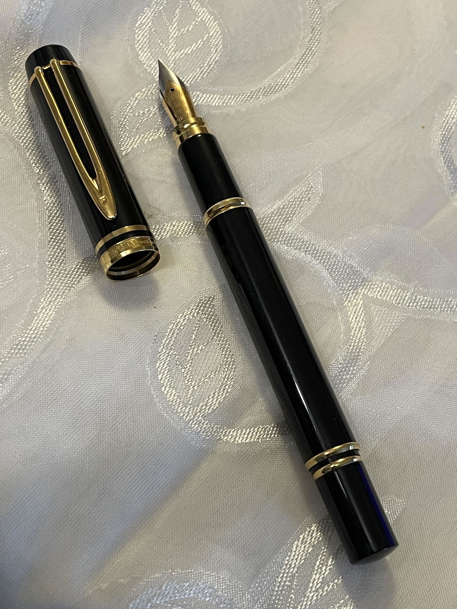 WATERMAN BLACK LACQUER FOUNTAIN PEN 1883-1983 18K NIB (1 of 5)