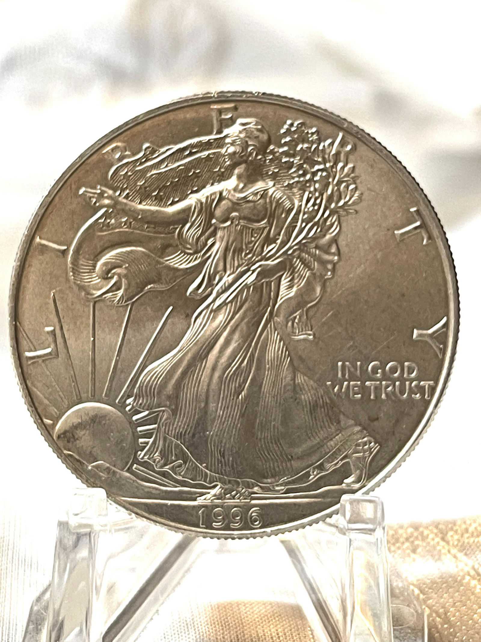 KEY DATE 1996 1 OZ WALKING LIBERTY SILVER DOLLAR - LOW (1 of 4)