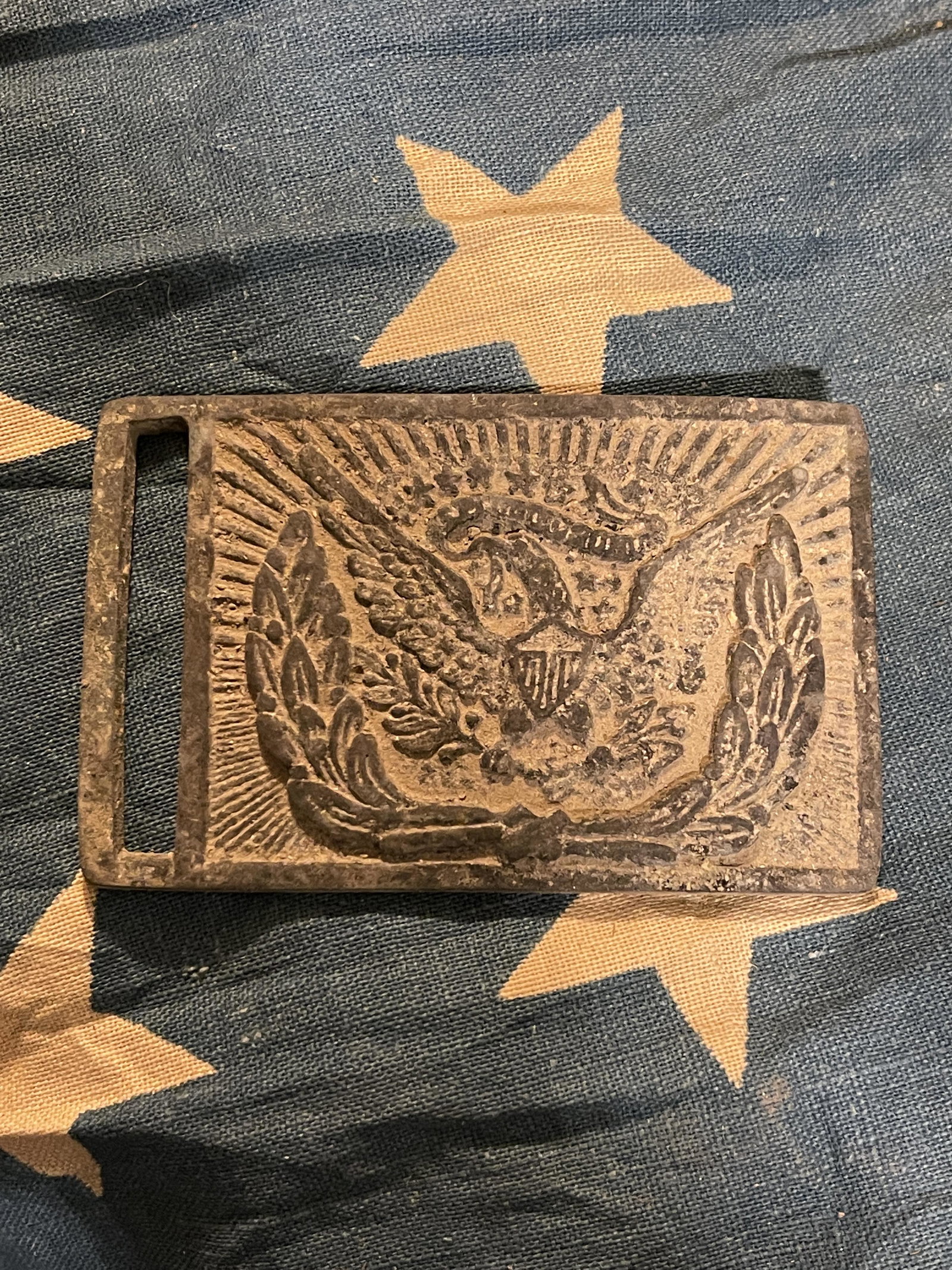 M1858 CIVIL WAR BELT BUCKLE: M1858 CIVIL WAR BELT BUCKLE. APPEARS TO BE IN DUG CONDITION. ALL INTACT. PLEASE VIEW ALL DETAILED PICTURES. A GREAT FIND AND AN EXCELLENT ADDITION TO YOUR COLLECTION.