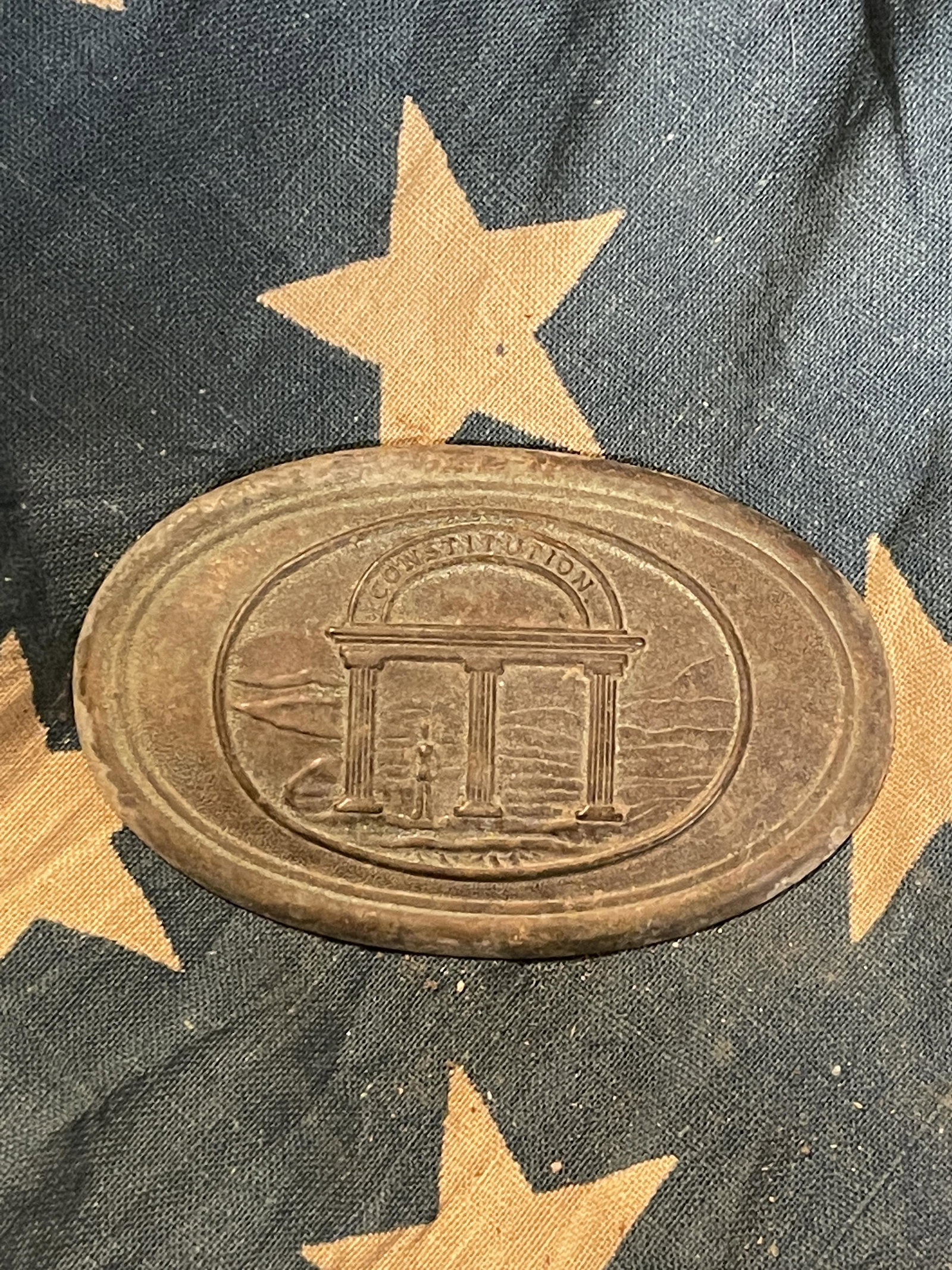 RARE CIVIL WAR CONFEDERATE GEORGIA BELT BUCKLE: RARE CIVIL WAR CONFEDERATE GEORGIA BELT BUCKLE. IN MINT OVERALL SHAPE AND CONDITION WITH A NICE PATINA THROUGHOUT. HAS A GREAT LOOK TO IT WITH AN EXCELLENT OVERALL EYE APPEAL. A GREAT FIND AND AN EXCE