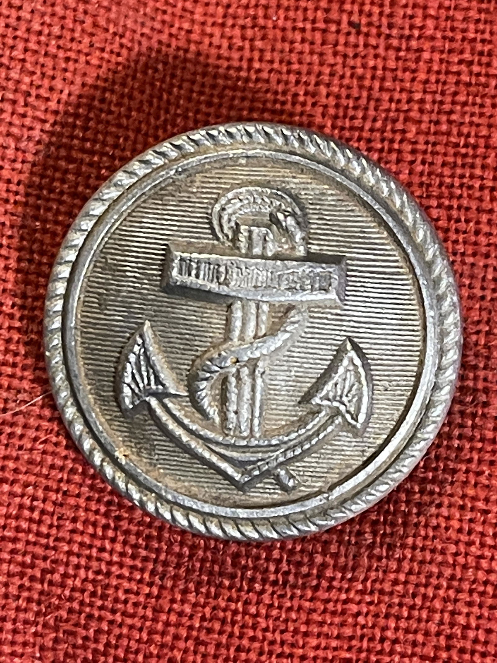 WW2 GERMAN NAZI KREIGSMARINE UNIFORM BUTTON: WW2 GERMAN NAZI KREIGSMARINE UNIFORM BUTTON. IN MINT OVERALL SHAPE AND CONDITION. HAS MAKER MARKS ON THE BACK. A GREAT FIND AND AN EXCELLENT ADDITION TO YOUR COLLECTION.