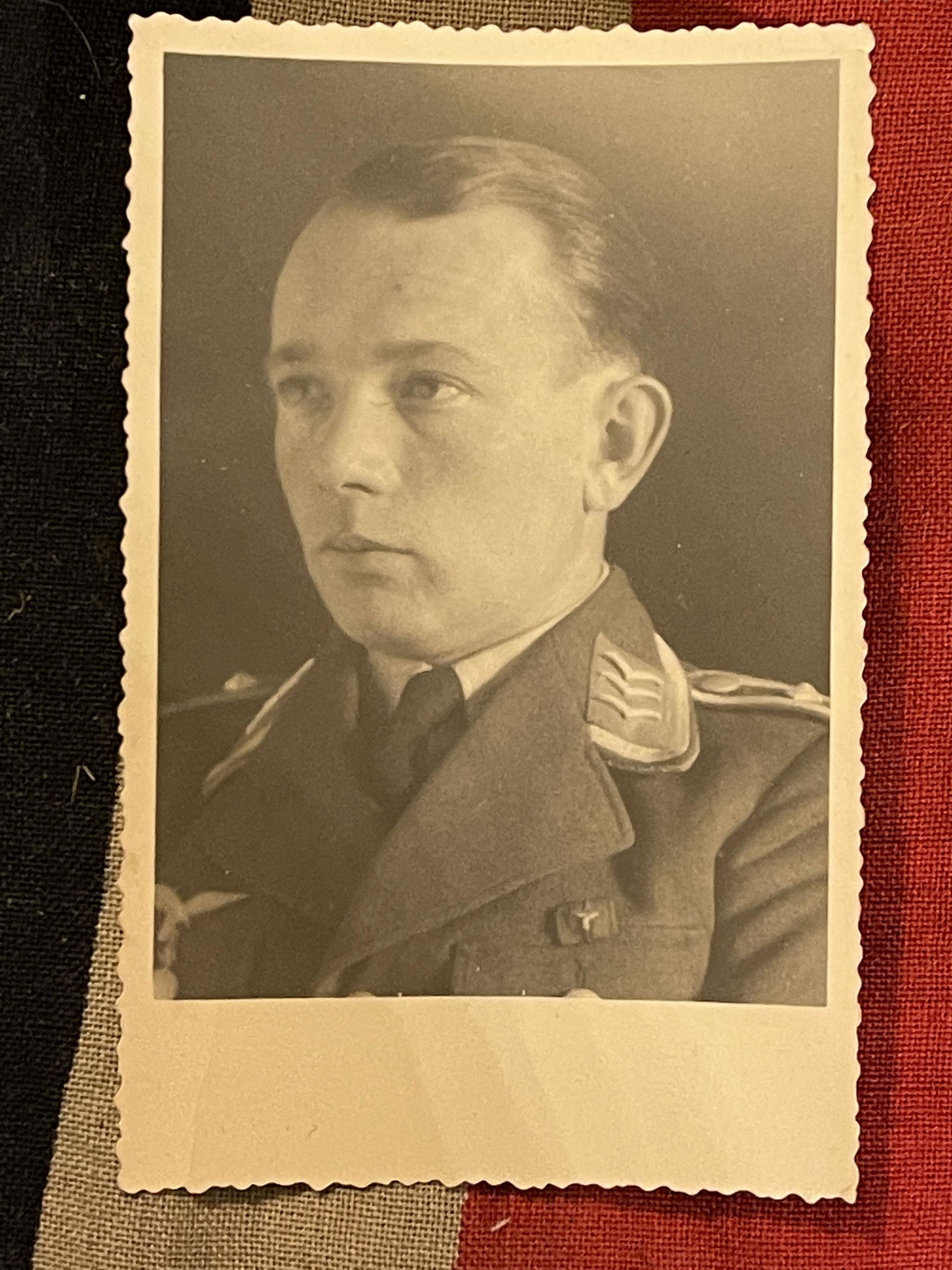 WW2 GERMAN LUFTWAFFE PILOTS PHOTO IN UNIFORM: WW2 GERMAN LUFTWAFFE PILOTS PHOTO IN UNIFORM