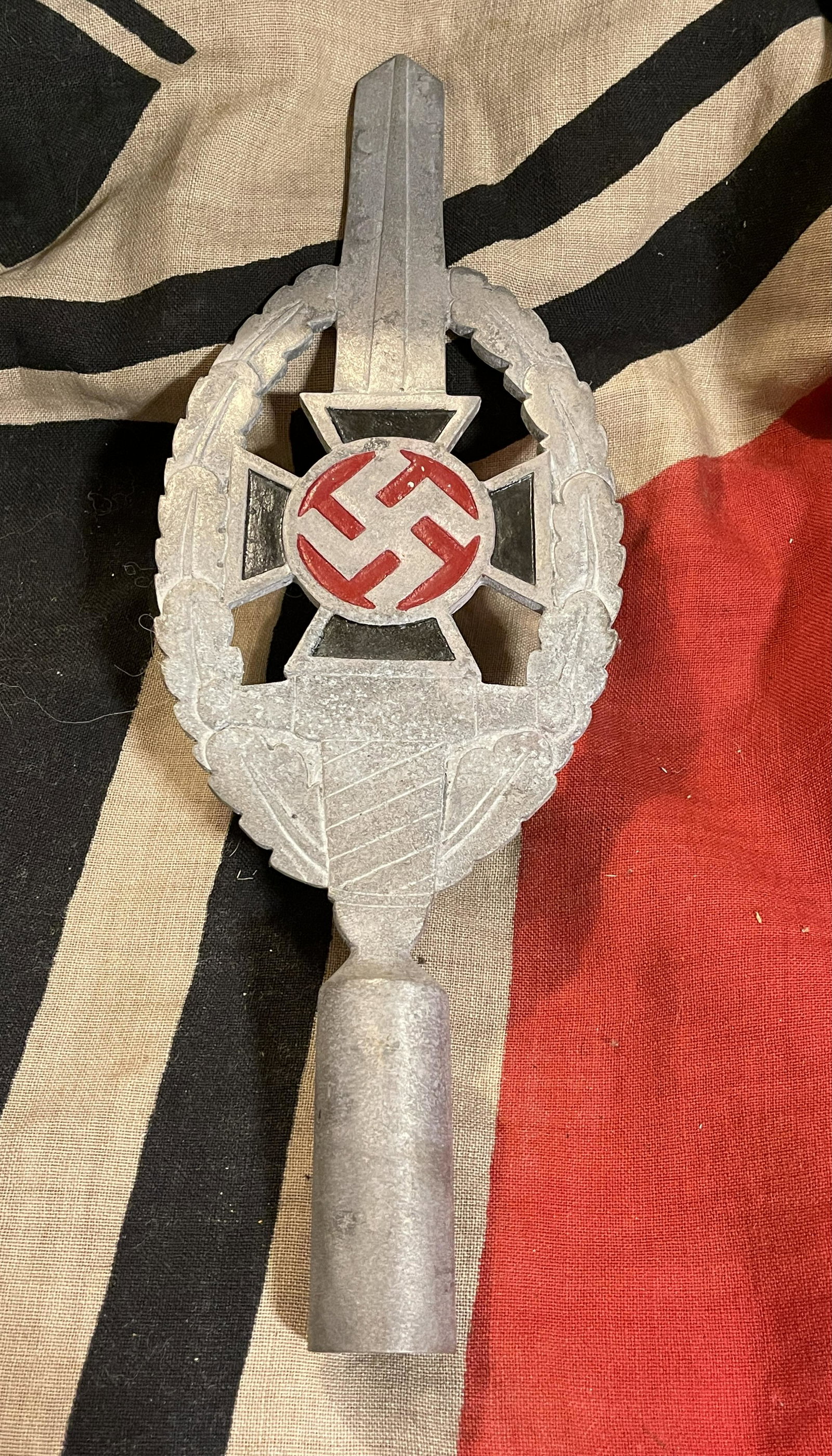 WW2 GERMAN NAZI NSKOV VETERANS FLAG POLE TOP: WW2 GERMAN NAZI NSKOV VETERANS FLAG POLE TOP. IN MINT OVERALL SHAPE AND CONDITION WITH A BEAUTIFUL OVERALL PATINA. A GREAT FIND AND AN EXCELLENT ADDITION TO YOUR COLLECTION.