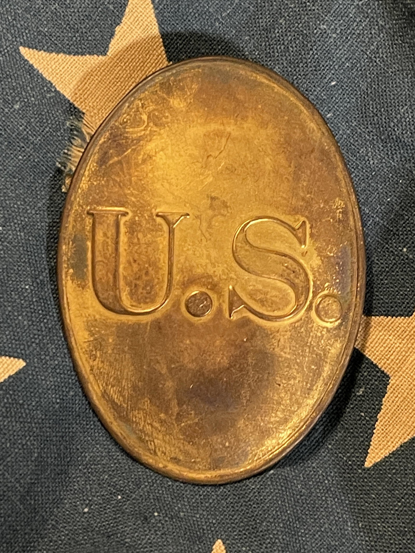 RARE CIVIL WAR U.S. OVAL BREAST PLATE: RARE CIVIL WAR U.S. OVAL BREAST PLATE. IN MINT OVERALL SHAPE AND CONDITION. A GREAT FIND AND AN EXCELLENT ADDITION TO YOUR COLLECTION.