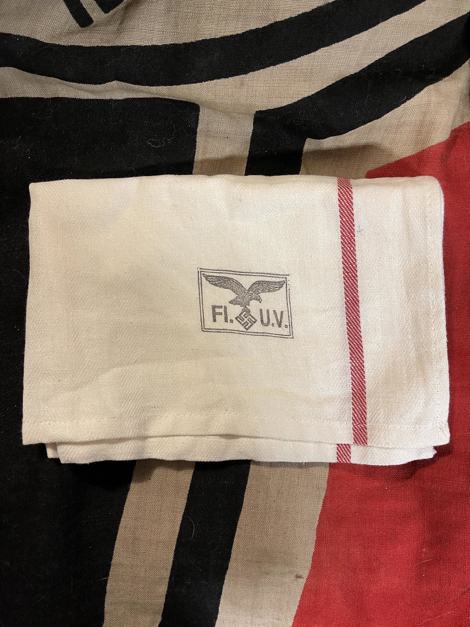 RARE WW2 GERMAN LUFTWAFFE FL. U.V. TABLE CLOTH: RARE WW2 GERMAN LUFTWAFFE FL. U.V. TABLE CLOTH. IN MINT OVERALL SHAPE AND CONDITION. A GREAT FIND AND AN EXCELLENT ADDITION TO YOUR COLLECTION.