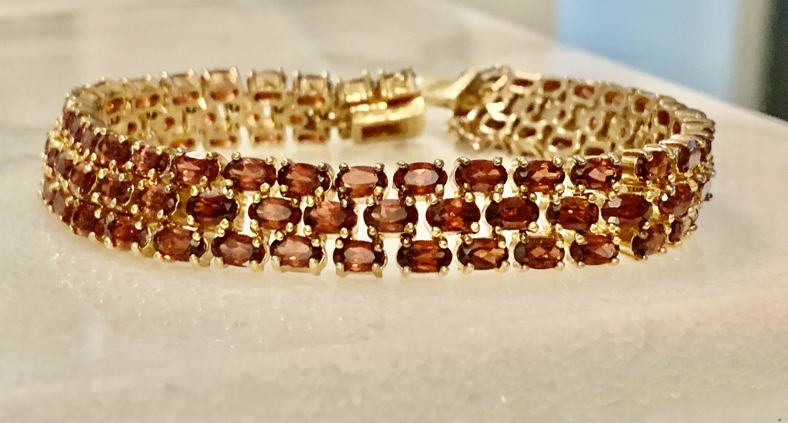 4+ TCW GARNETS STERLING SILVER COCKTAIL BRACELET: 4+ TCW GARNETS STERLING SILVER COCKTAIL BRACELET. IN GOOD OVERALL SHAPE AND CONDITION. A GREAT FIND AND AN EXCELLENT ADDITION TO YOUR COLLECTION.