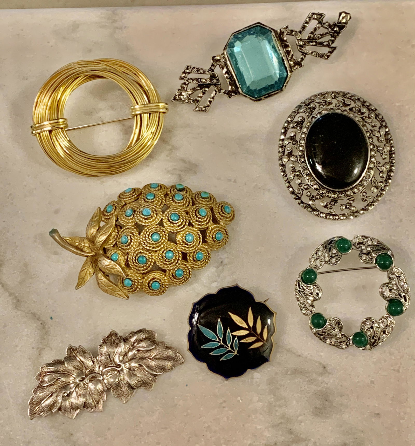 VTG. COLLECTION LOT OF (7) COLLECTIBLE BROOCHES (1 of 6)