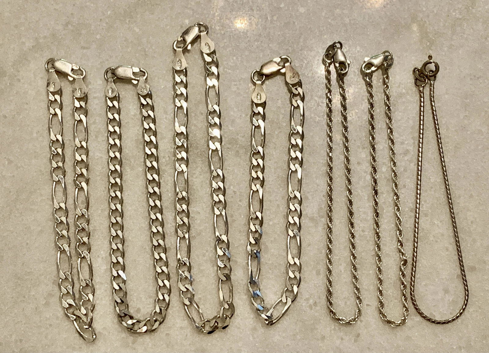 HIGH GRADE LOT OF (7) STERLING SILVER LINK BRACELETS: HIGH GRADE LOT OF (7) STERLING SILVER LINK BRACELETS. IN GOOD OVERALL SHAPE AND CONDITION. PLEASE VIEW ALL DETAILED PICTURES. A GREAT FIND AND AN EXCELLENT ADDITION TO YOUR COLLECTION.