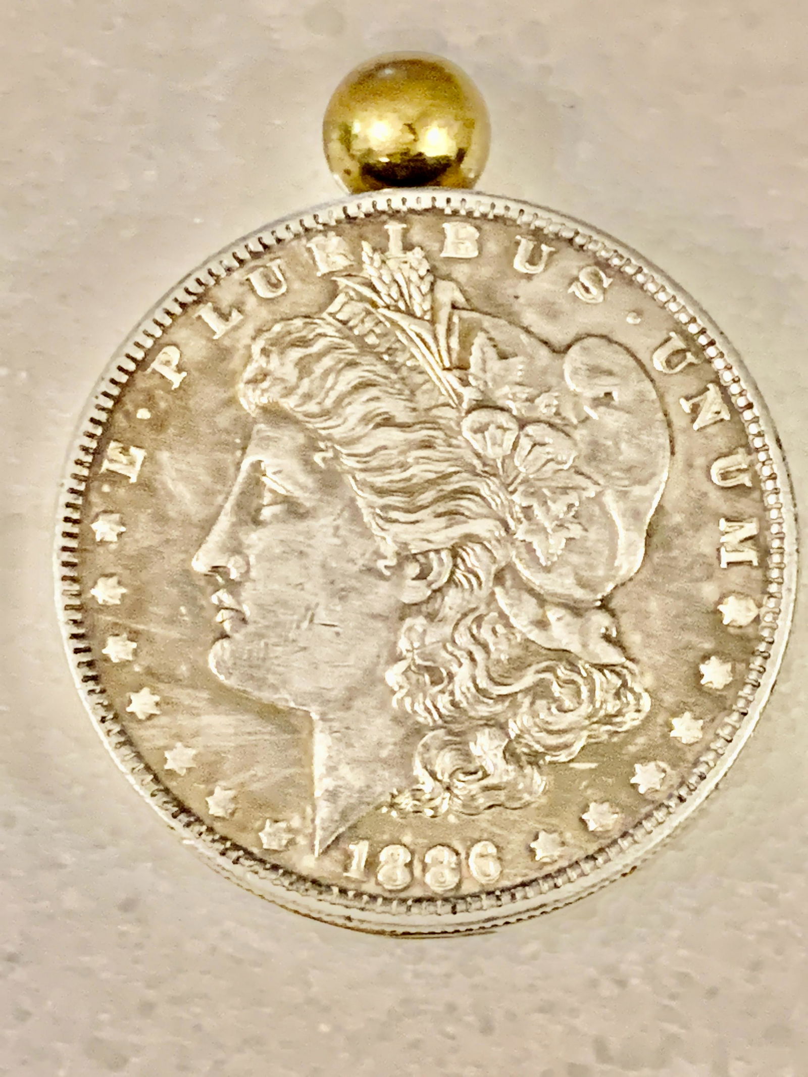 1886 MORGAN SILVER DOLLAR LIGHTER: 1886 MORGAN SILVER DOLLAR LIGHTER. IN GOOD OVERALL SHAPE AND CONDITION. INLAID WITH A MORGAN DOLLAR. A GREAT FIND AND AN EXCELLENT ADDITION TO YOUR COLLECTION.