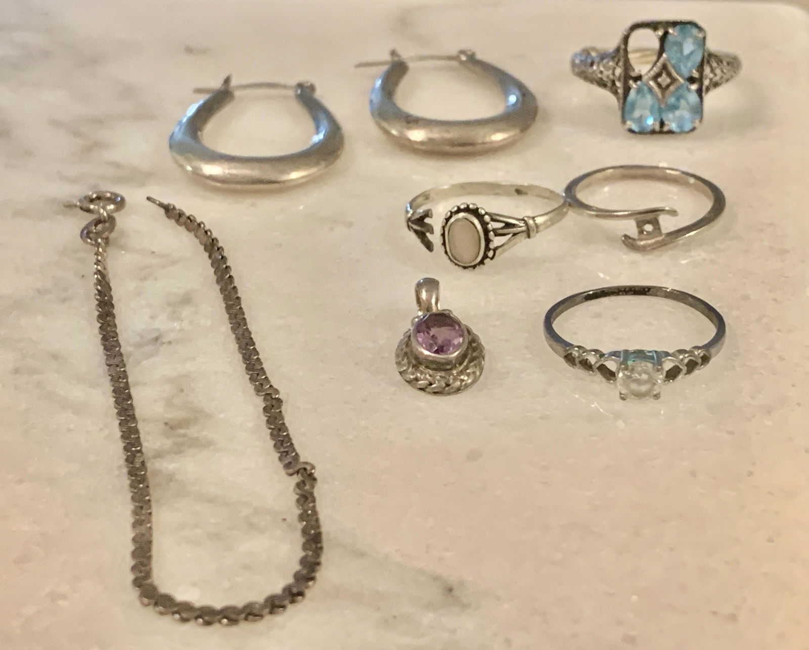 HIGH GRADE STERLING SILVER LOT ESTATE JEWELRY: HIGH GRADE STERLING SILVER LOT ESTATE JEWELRY. SOLD AS A LOT. LOT INCLUDES: EARRINGS, CHAIN, BRACELET, ETC. A GREAT LOT.