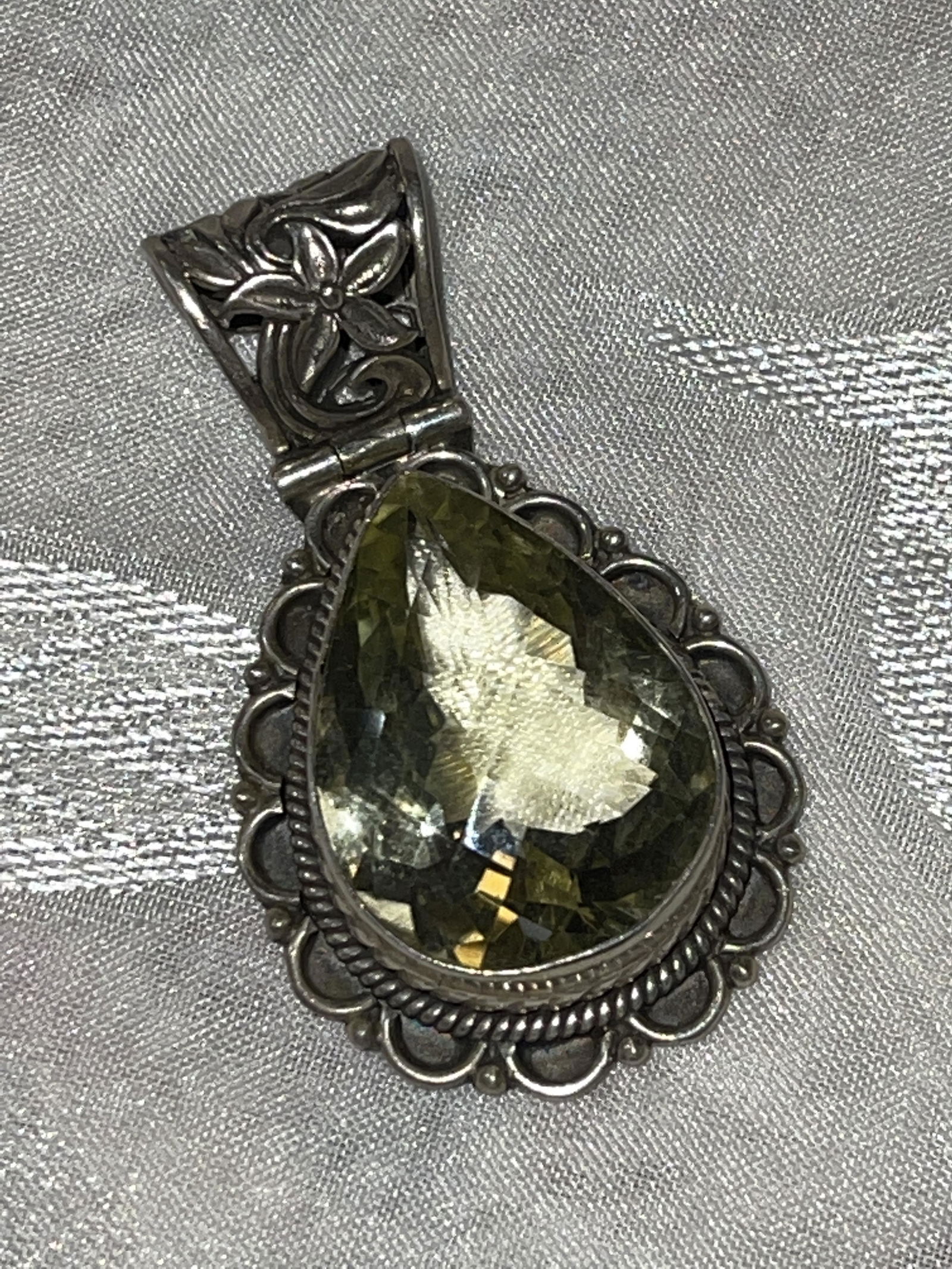 CUTSOM 50 CT PEAR PERIDOT STERLING PENDANT (1 of 5)