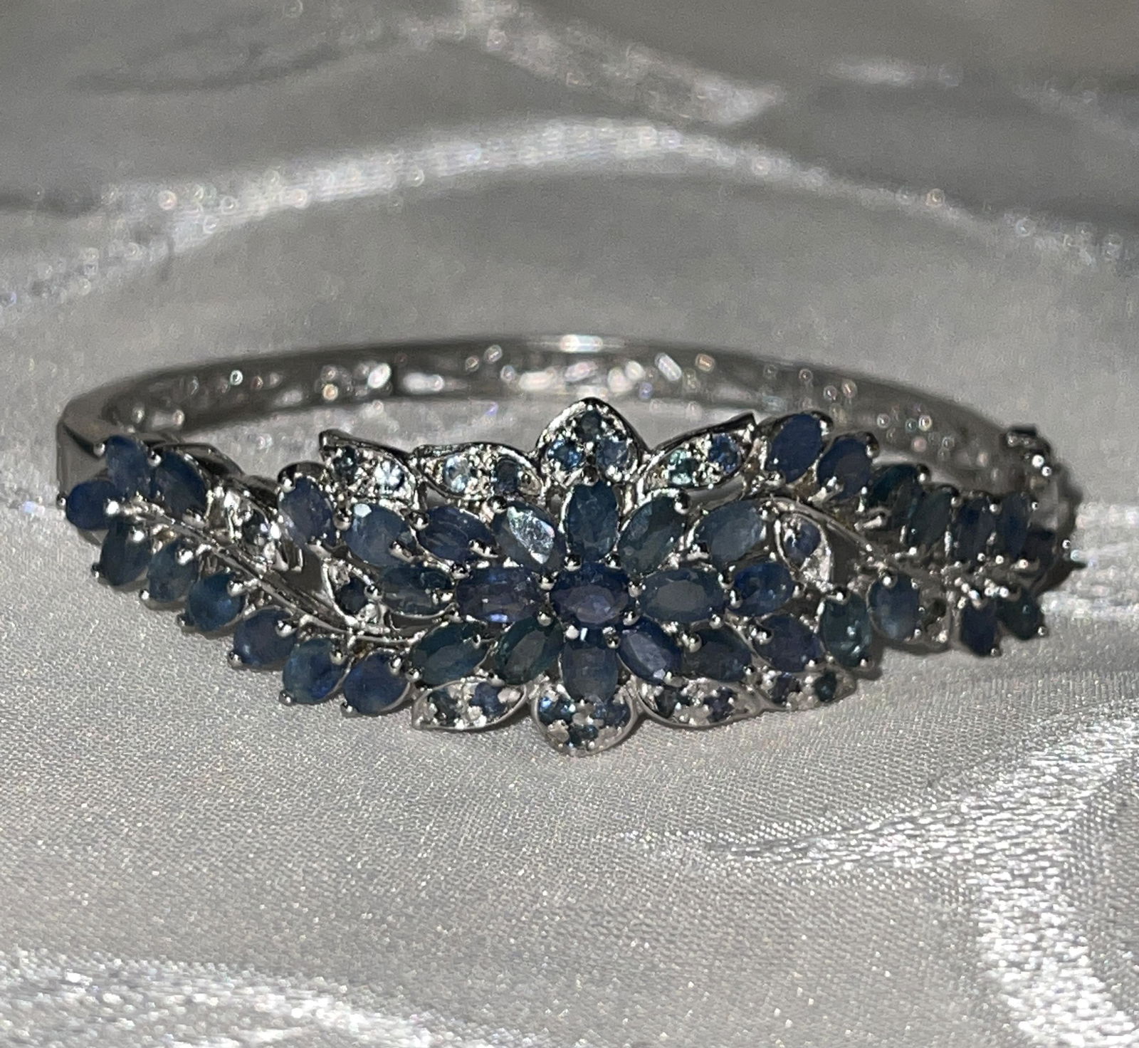 STERLING SILVER 8 TCW SAPPHIRES BANGLE BRACELET (1 of 6)