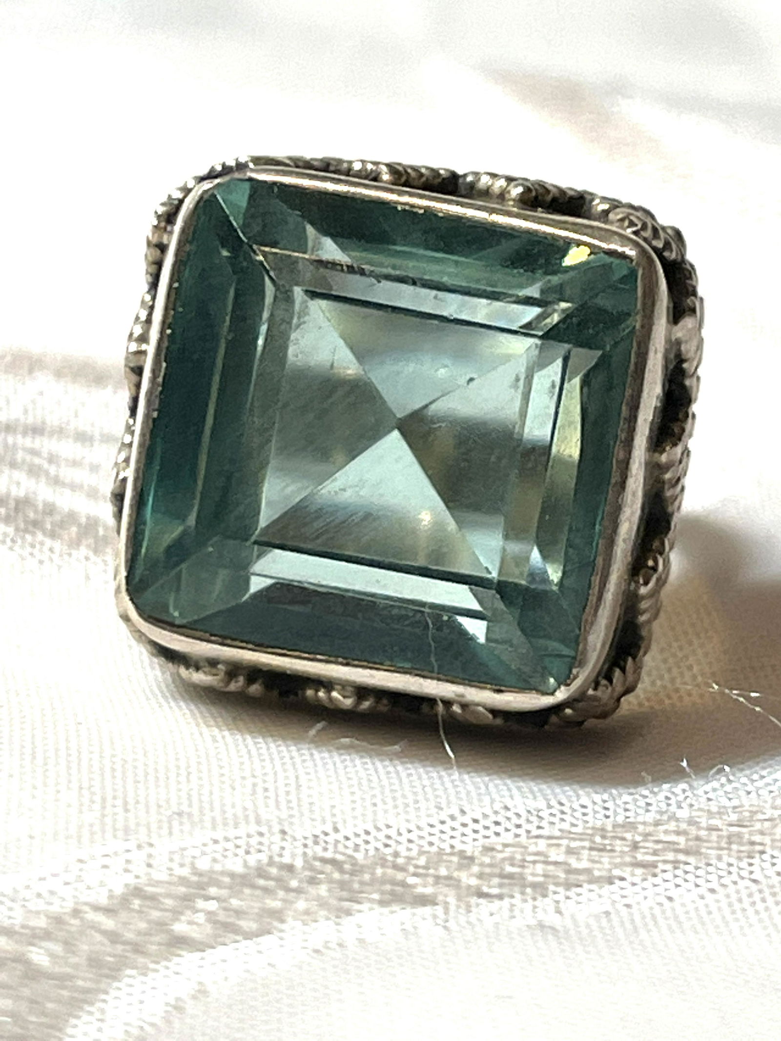 ELEGANT STERLING SILVER 10 CT BLUE GEMSTONE RING (1 of 3)