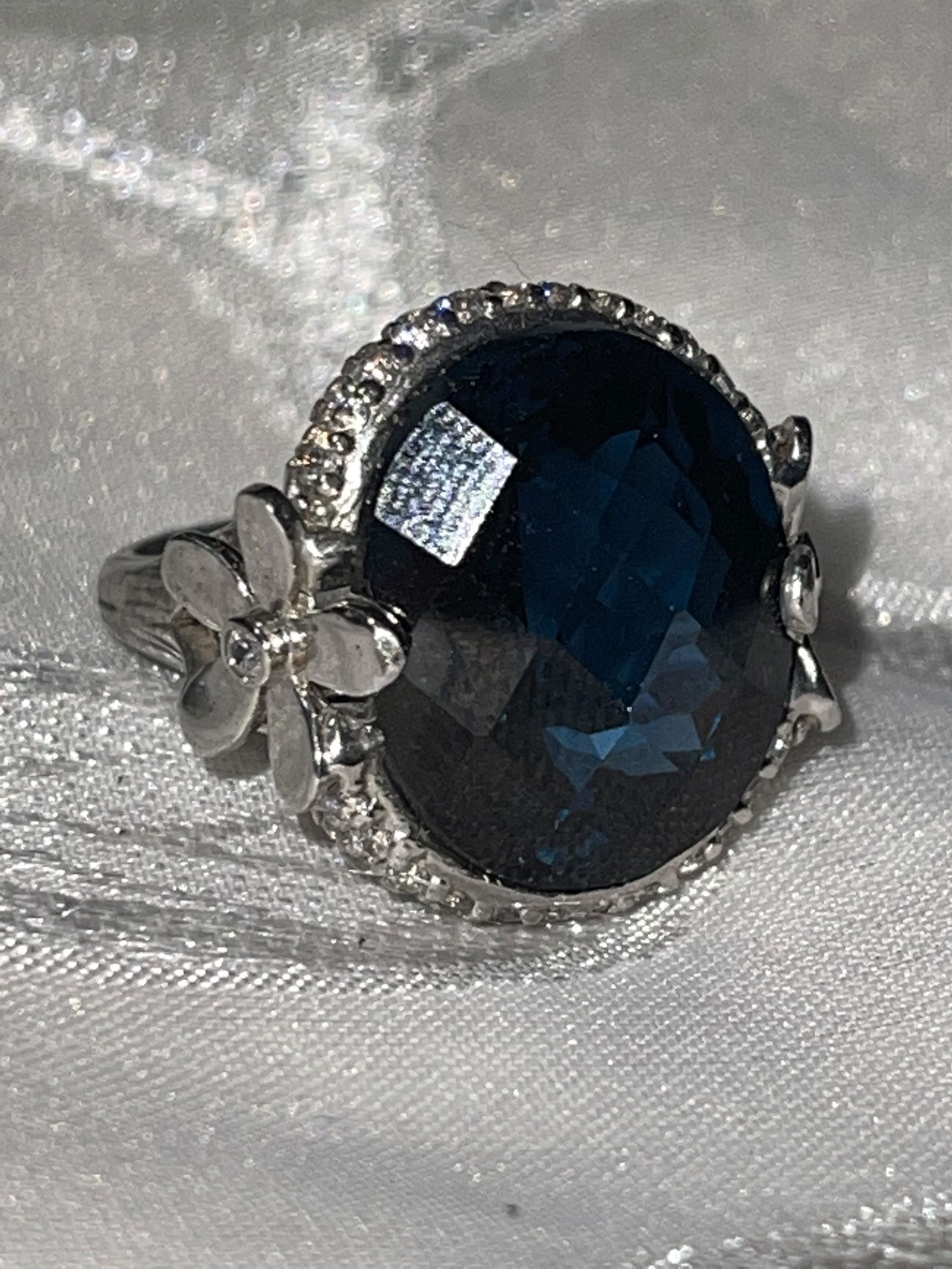 ESTATE STERLING SILVER 10 CT AQUA TOPAZ COCKTAIL RING (1 of 4)