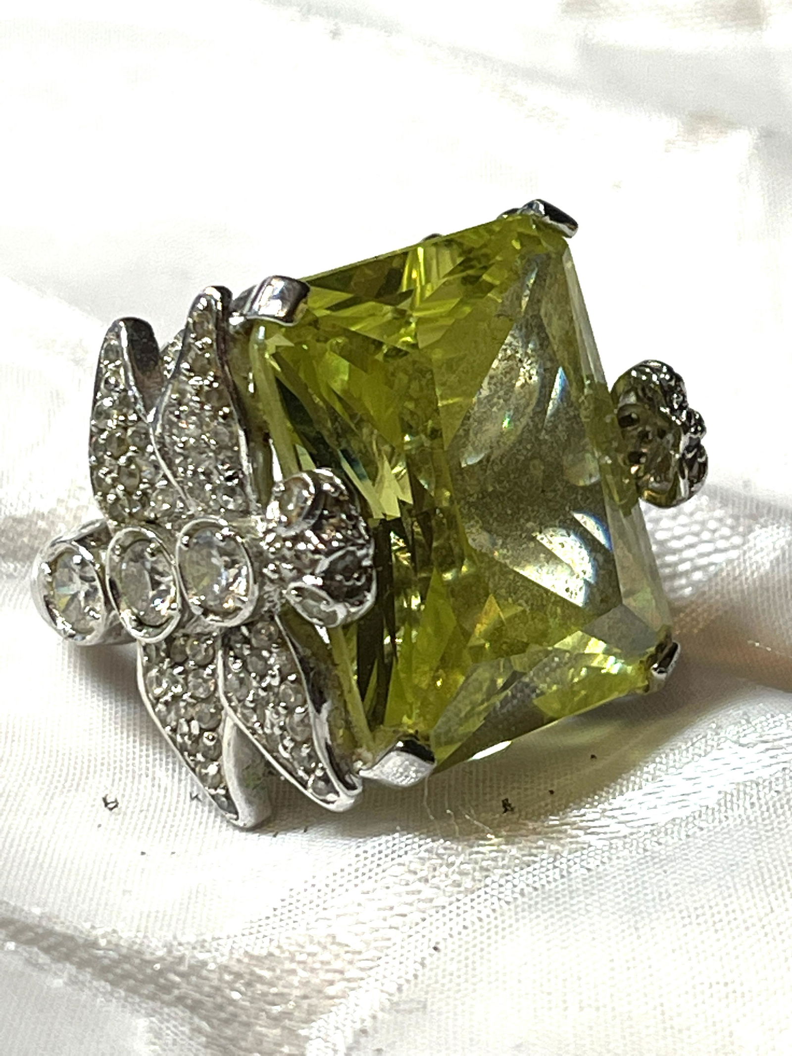 50 CT PERIDOT STERLING SILVER COCKTAIL RING (1 of 7)