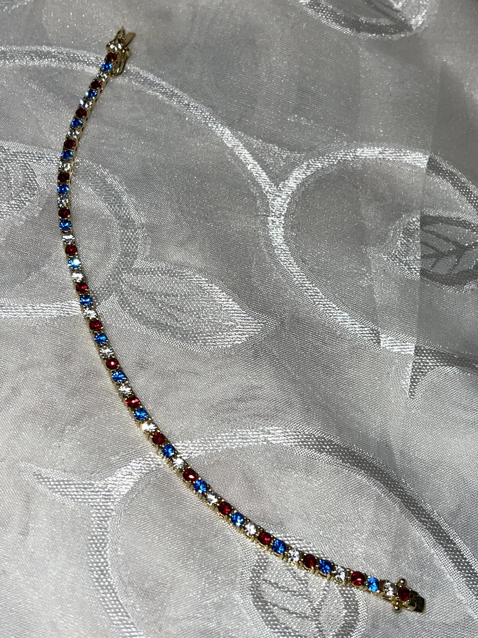 GOLD TONE STERLING COLORED STONES TENNIS BRACELET: GOLD TONE STERLING COLORED STONES TENNIS BRACELET. IN EXCELLENT OVERALL SHAPE AND CONDITION. A GREAT FIND AND AN EXCELLENT ADDITION TO YOUR COLLECTION.