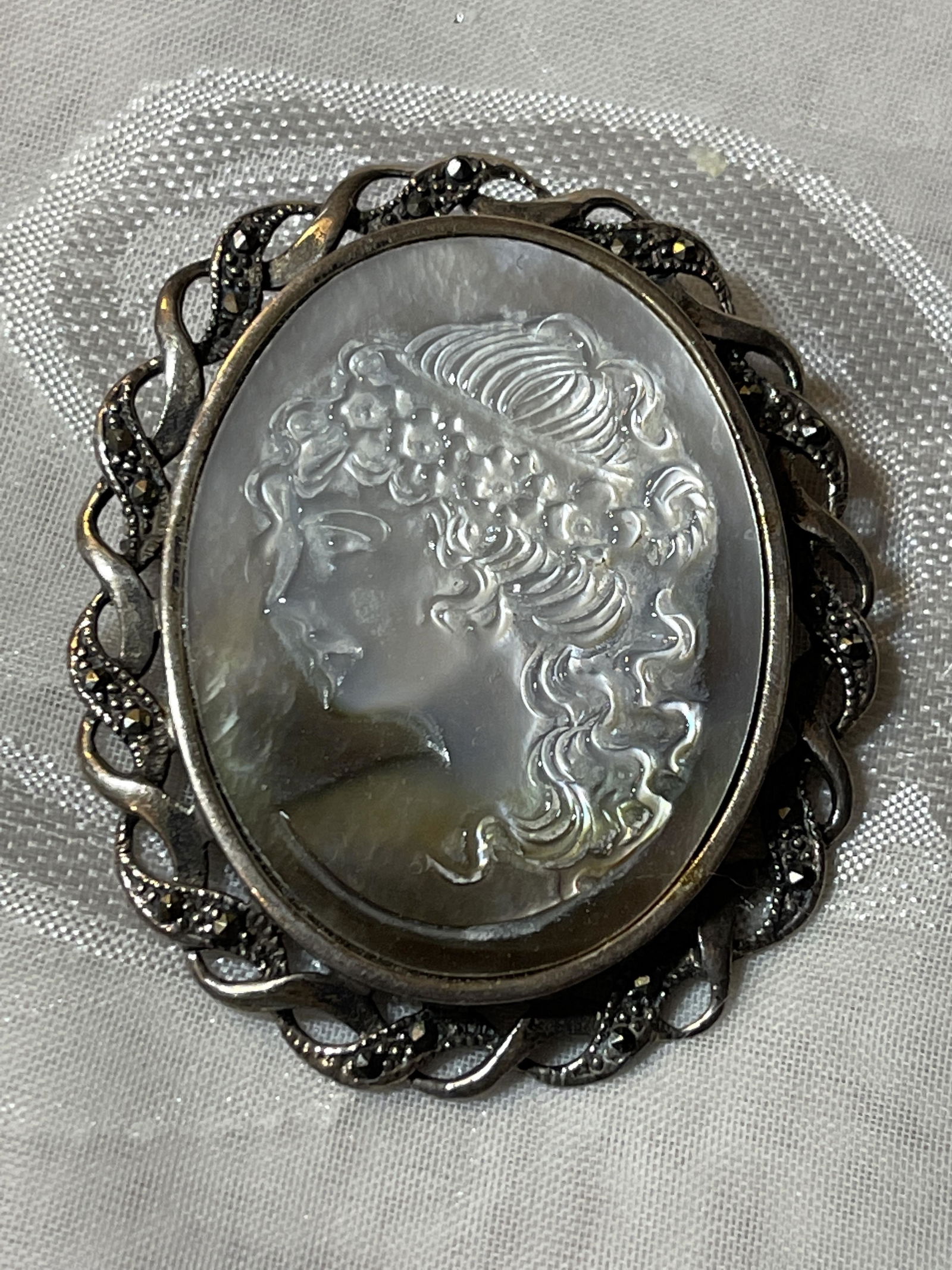 ANTIQUE STERLING SILVER CAMEO BROOCH (1 of 3)