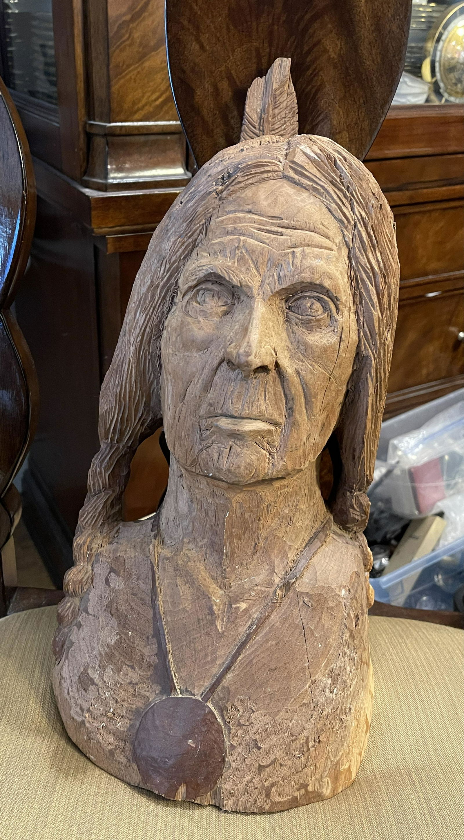 ANTIQUE HAND MADE NATIVE AMERICAN INDIAN WOODEN BUST: ANTIQUE HAND MADE NATIVE AMERICAN INDIAN WOODEN BUST. IN MINT OVERALL SHAPE AND CONDITION. HAS A GREAT LOOK TO IT WITH AN EXCELLENT OVERALL EYE APPEAL. VERY UNIQUE AND DETAILED CRAFTSMANSHIP. A GREAT