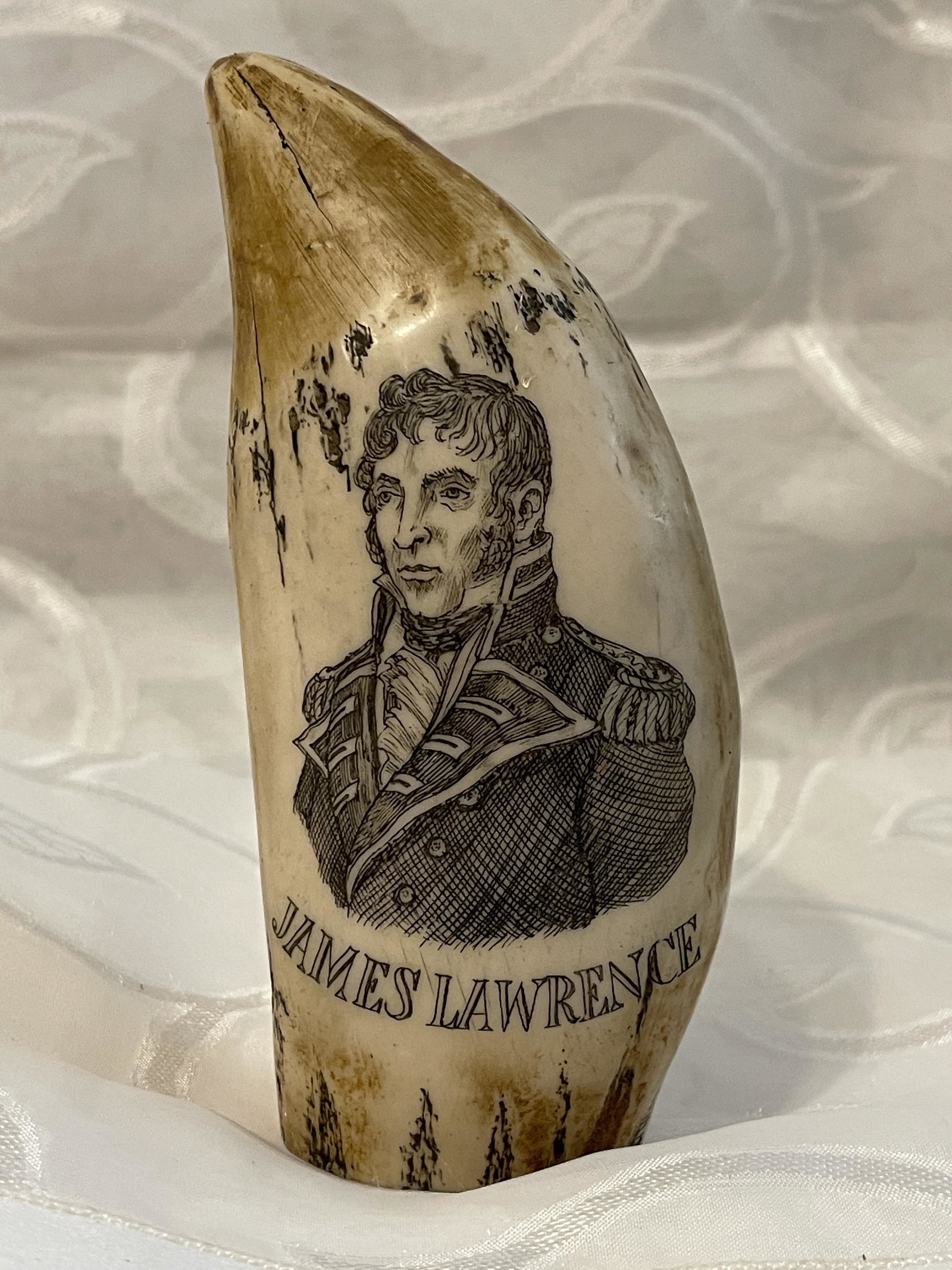 ANTIQUE JAMES LAWRENCE "THE CHESAPEAKE" SCRIMSHAW TOOTH: ANTIQUE JAMES LAWRENCE "THE CHESAPEAKE" SCRIMSHAW TOOTH DESK ORNAMENT. depicting Captain James Lawrence of the US frigate Chesapeake. During the War of 1812 the Chesapeake sailed out of Boston to do b