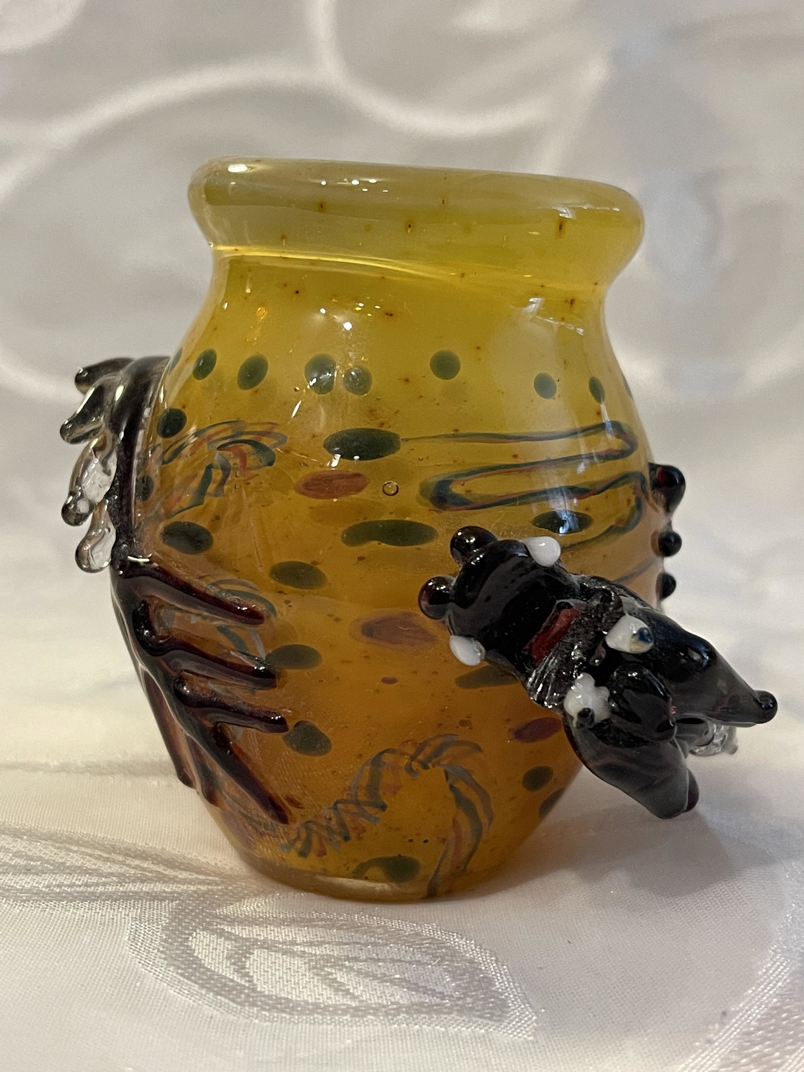 ANTIQUE CHINESE DRAGON BLOWN GLASS DESK ORNAMENT: ANTIQUE CHINESE DRAGON BLOWN GLASS DESK ORNAMENT. IN GOOD OVERALL SHAPE AND CONDITION. PLEASE VIEW ALL DETAILED PICTURES. A GREAT FIND AND AN EXCELLENT ADDITION TO YOUR COLLECTION.