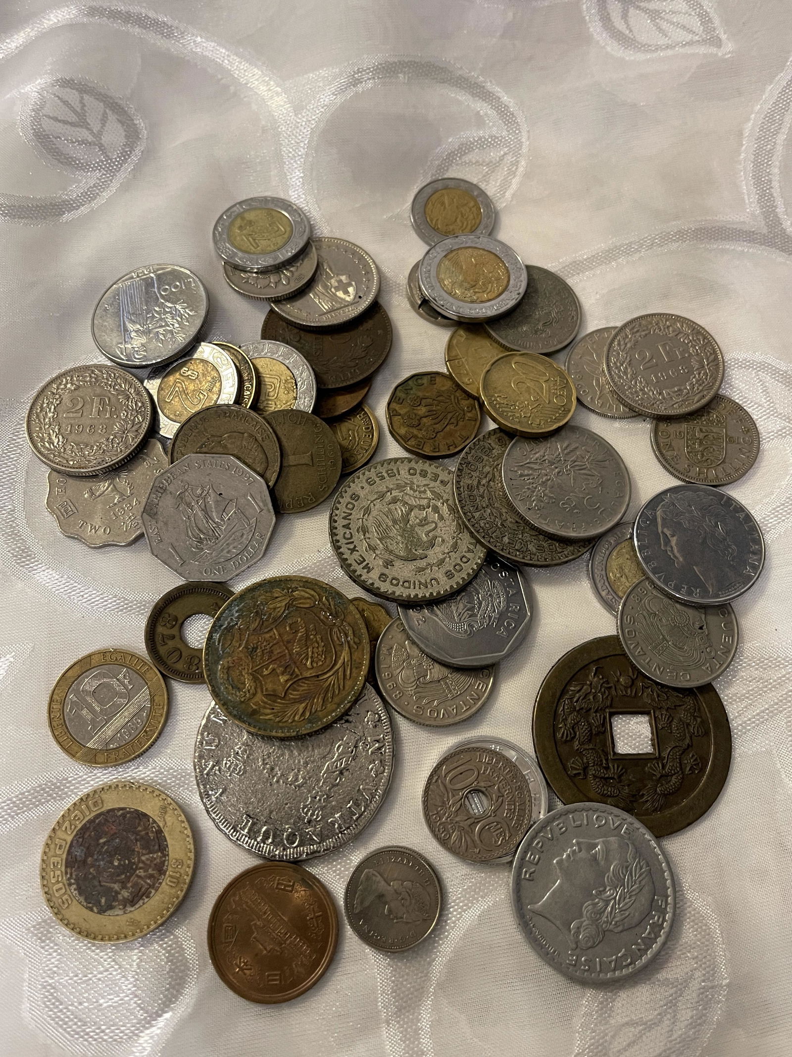 ANTIQUE OLD COLLECTION LOT OF FOREIGN COINS/CURRENCY (1 of 4)