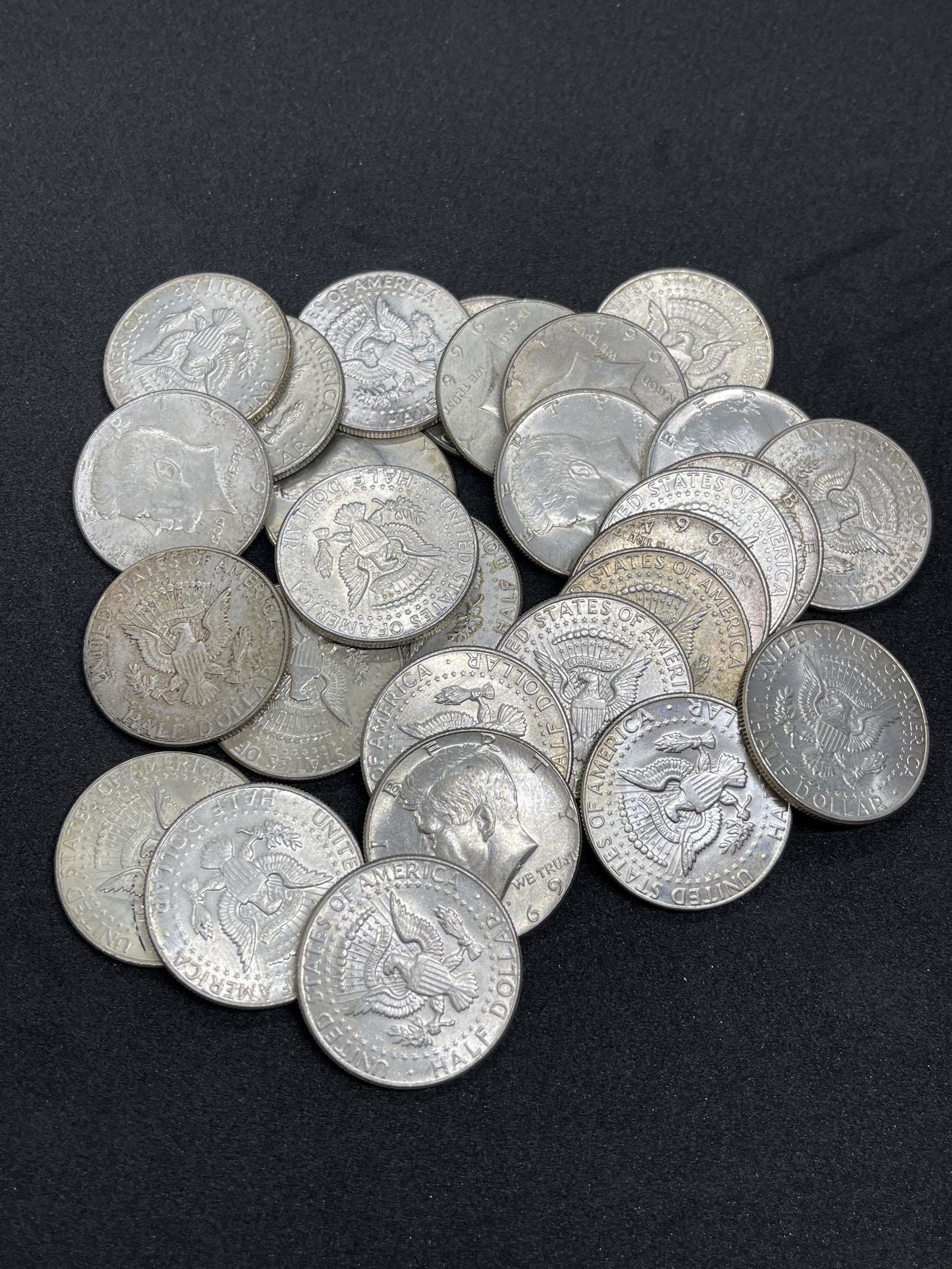 SAFETY DEPOSIT BOX LOT OF (28) KENNEDY SILVER HALF (1 of 3)