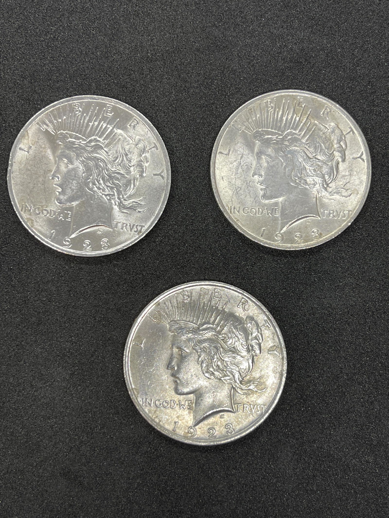 COLLECTION LOT OF (3) SILVER U.S. PEACE DOLLARS (1 of 2)