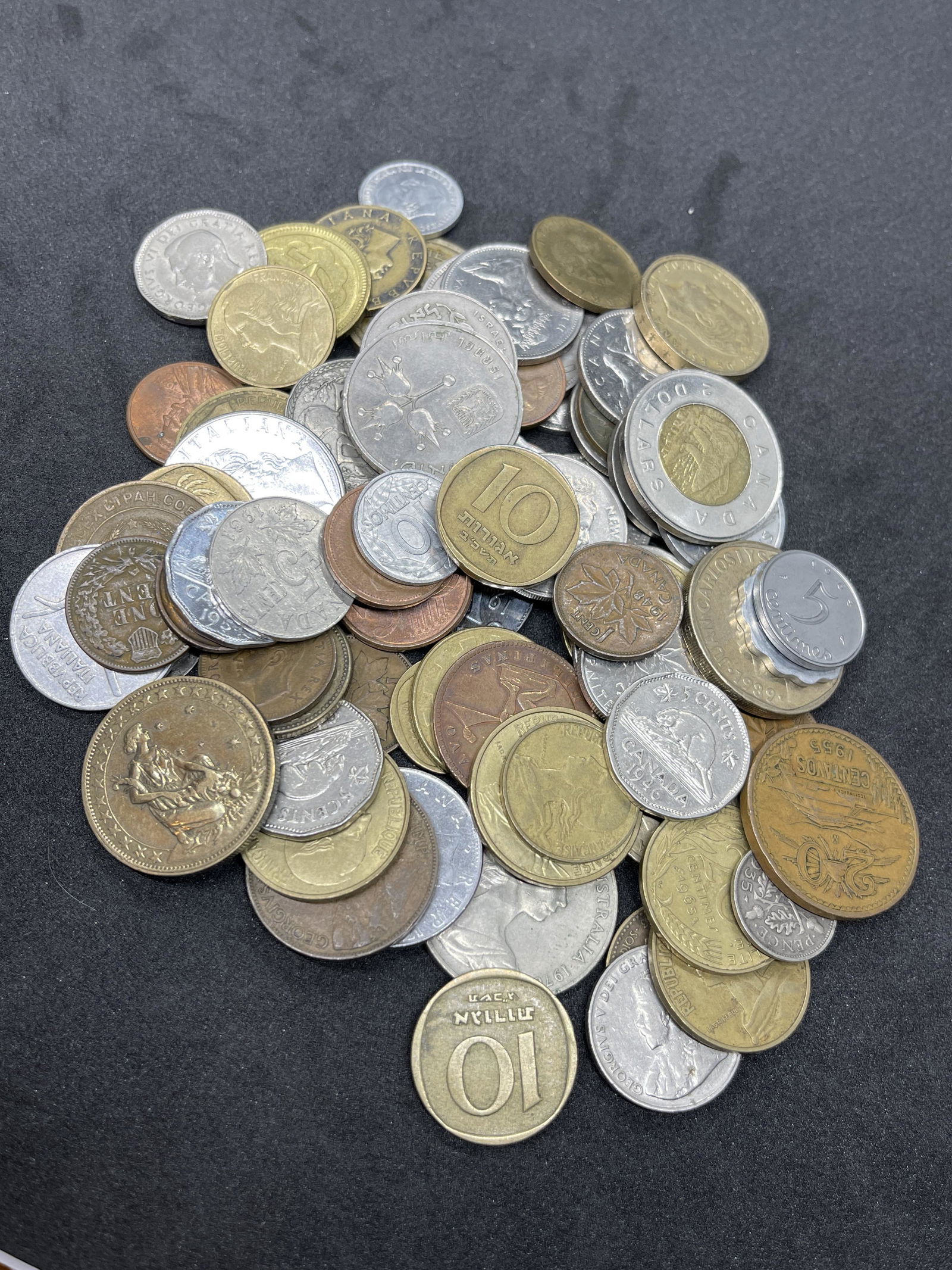 OLD COLLECTION LOT OF FOREIGN COINS CURRENCY (1 of 3)