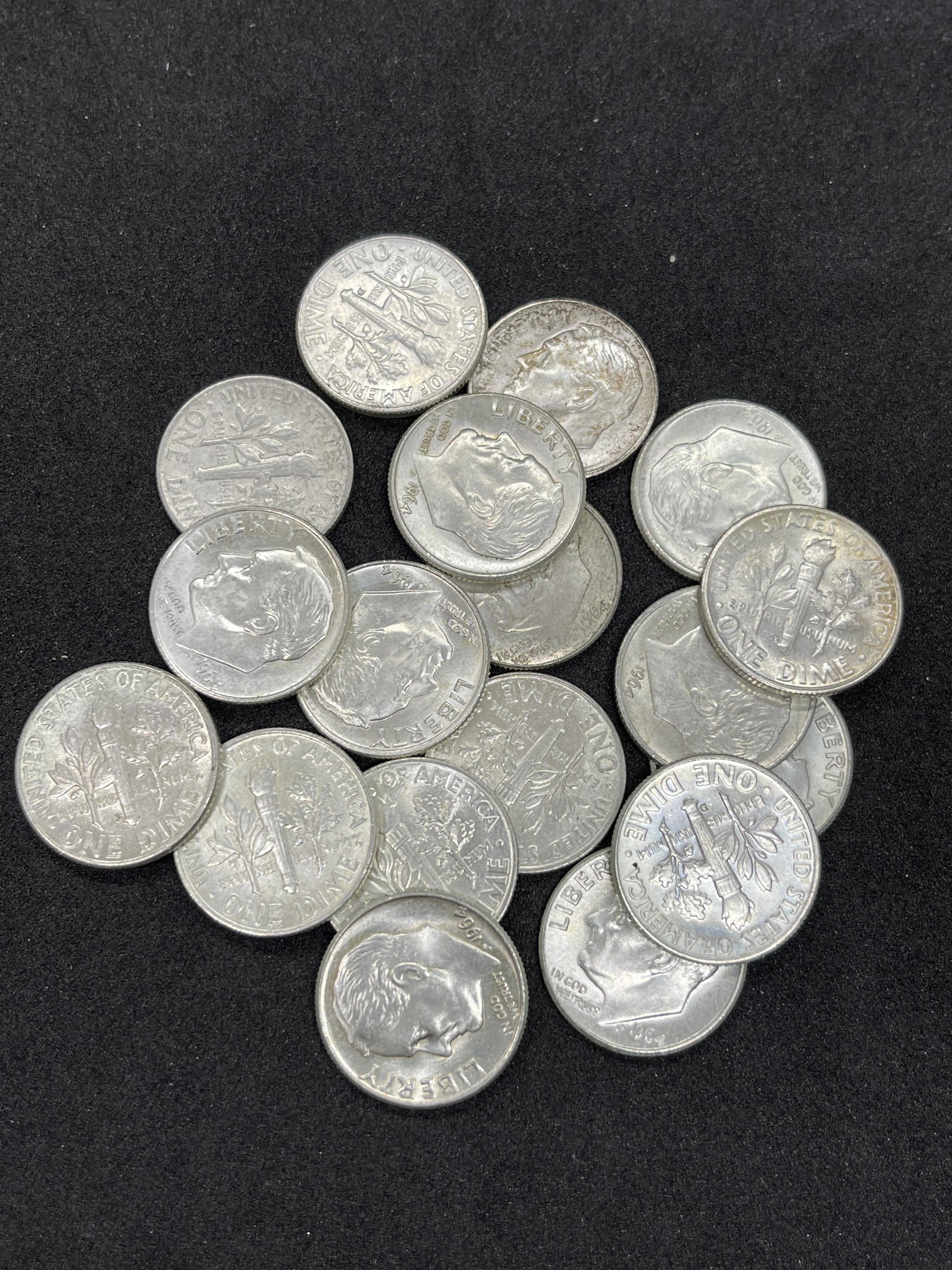 COLLECTION LOT OF (18) SILVER ROOSEVELT DIMES: COLLECTION LOT OF (18) SILVER ROOSEVELT DIMES. SOLD AS AN ENTIRE LOT - ALL FOR ONE MONEY. A GREAT FIND.