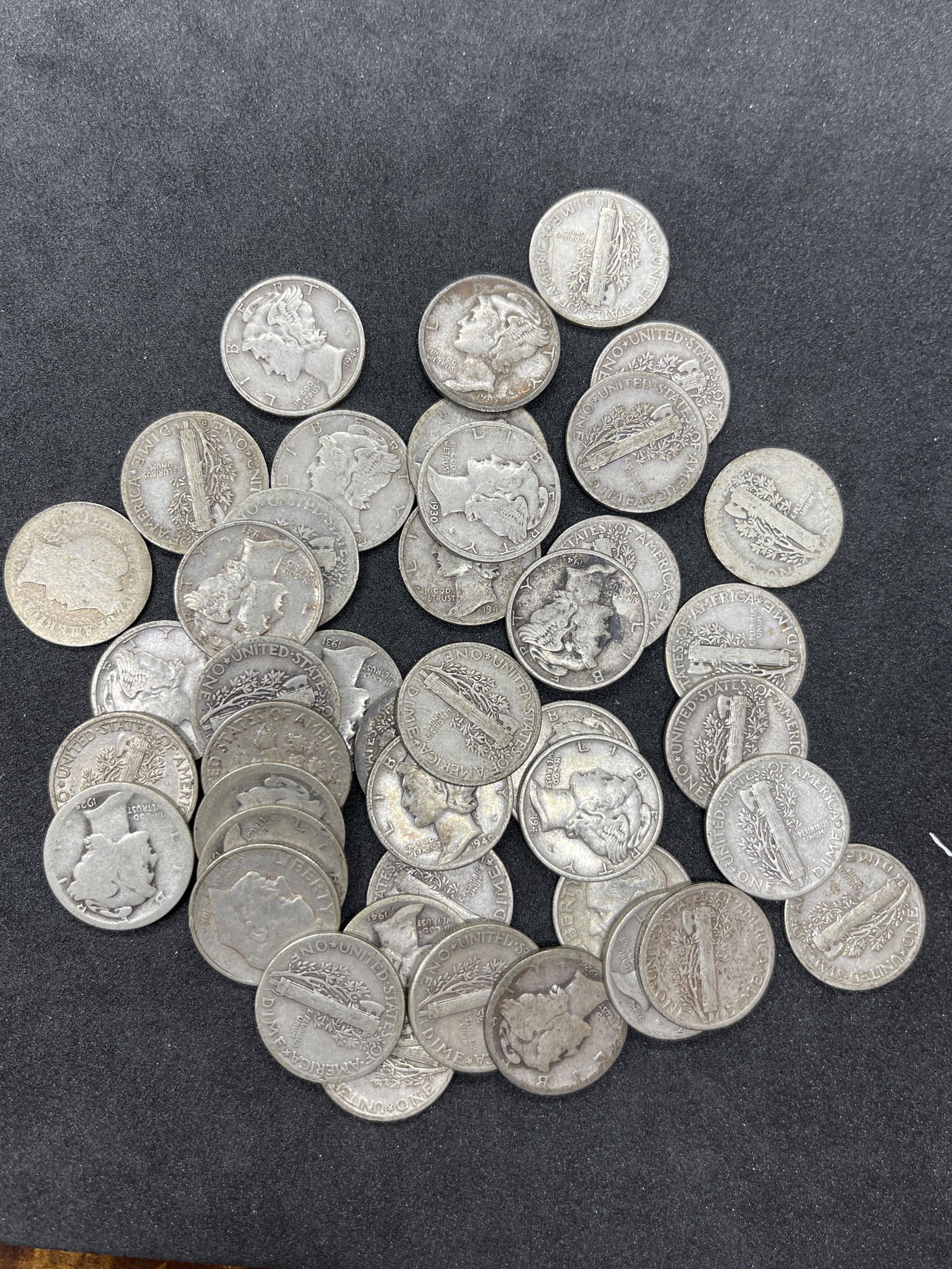 HIGH GRADE LOT OF (40) U.S. SILVER LIBERTY DIMES (1 of 1)