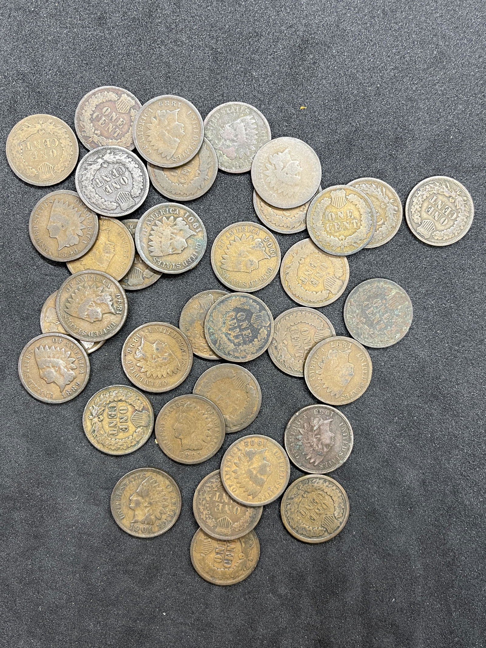 (35) U.S. INDIAN HEAD PENNIES LOT - UNSEARCHED (1 of 3)