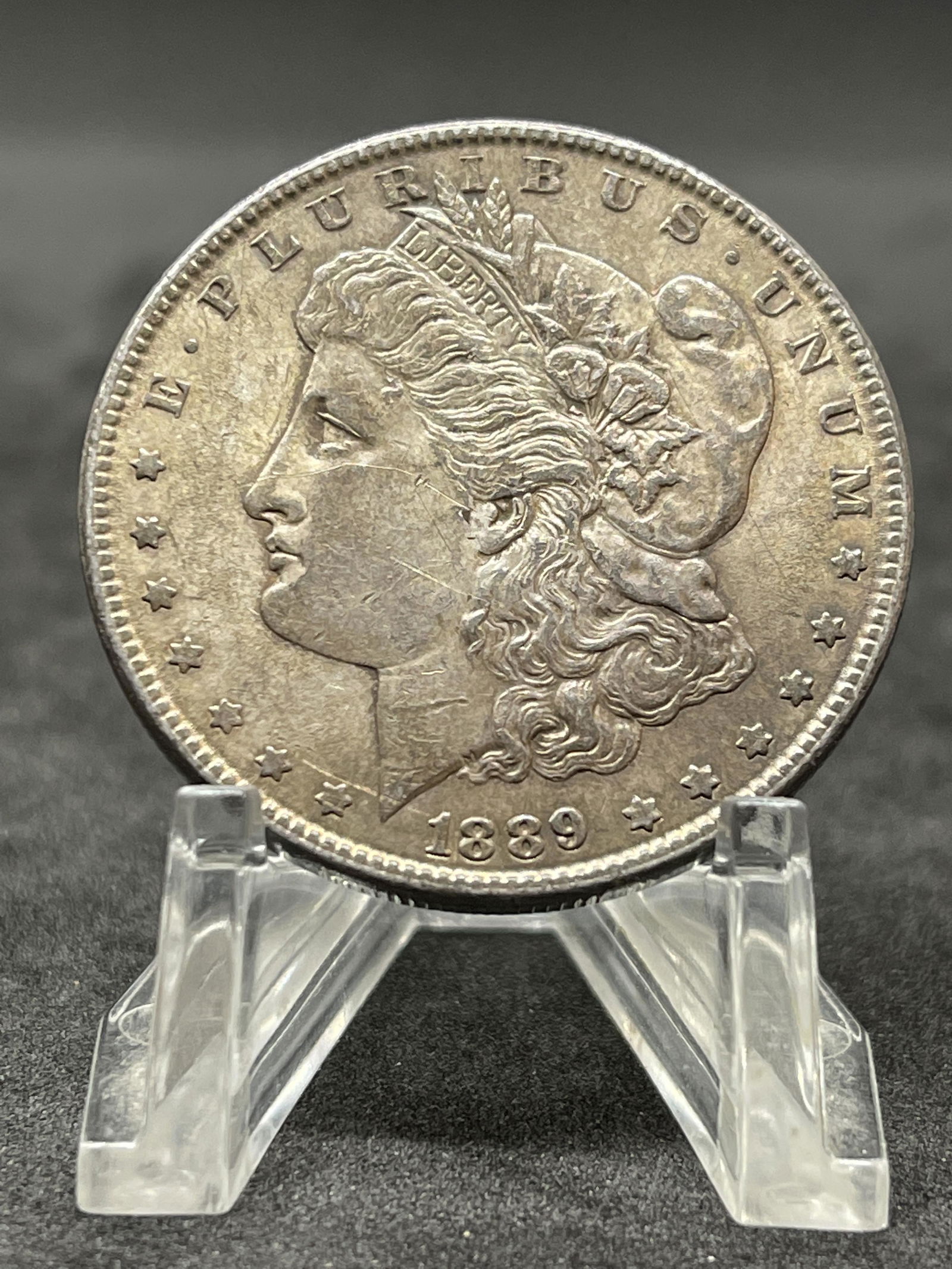 1889 CAMEO MORGAN SILVER DOLLAR: 1889 CAMEO MORGAN SILVER DOLLAR. IN MINT OVERALL SHAPE AND CONDITION. A GREAT FIND AND AN EXCELLENT ADDITION TO YOUR COLLECTION.