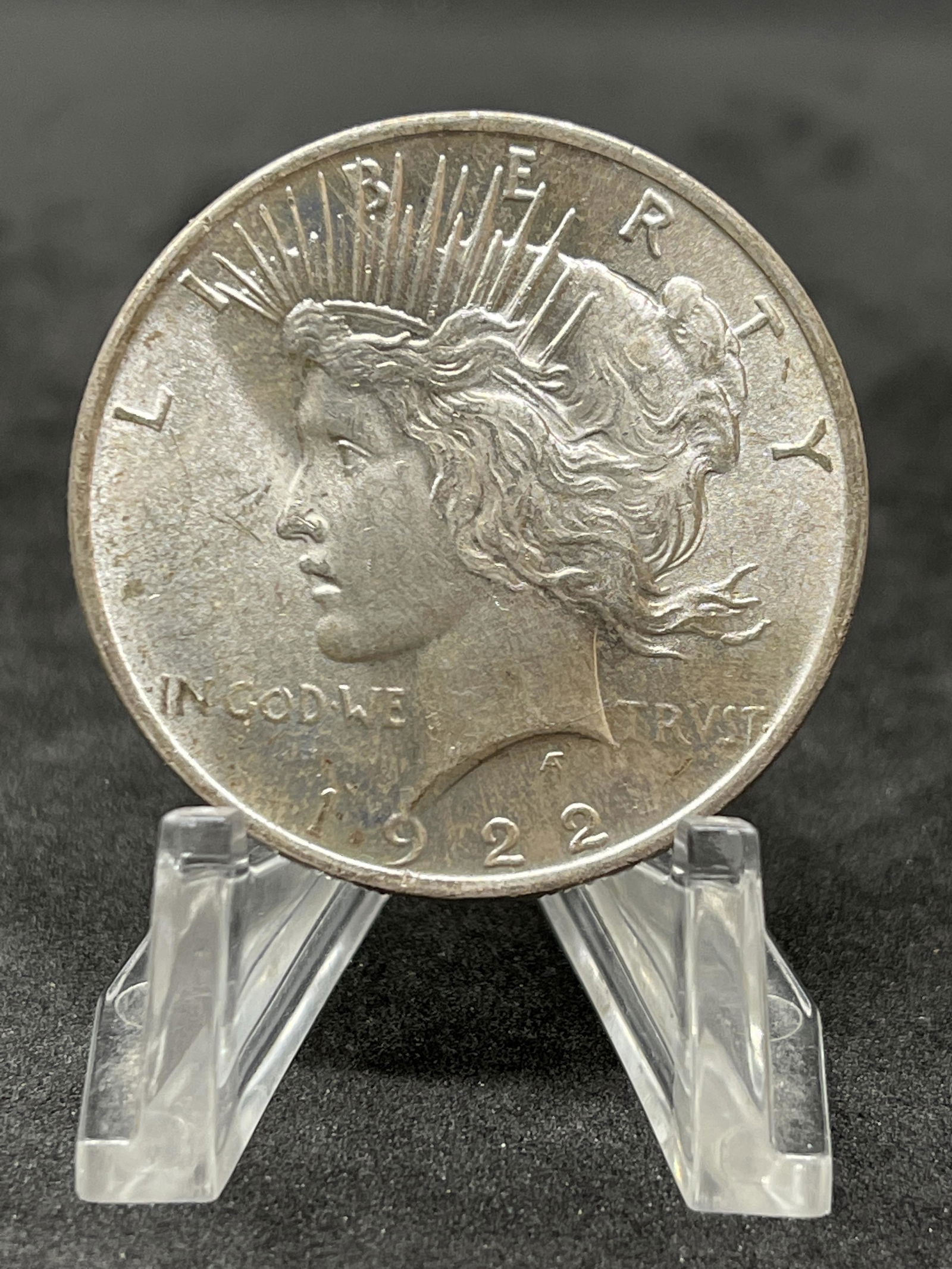 1922 U.S. SILVER PEACE DOLLAR (1 of 2)