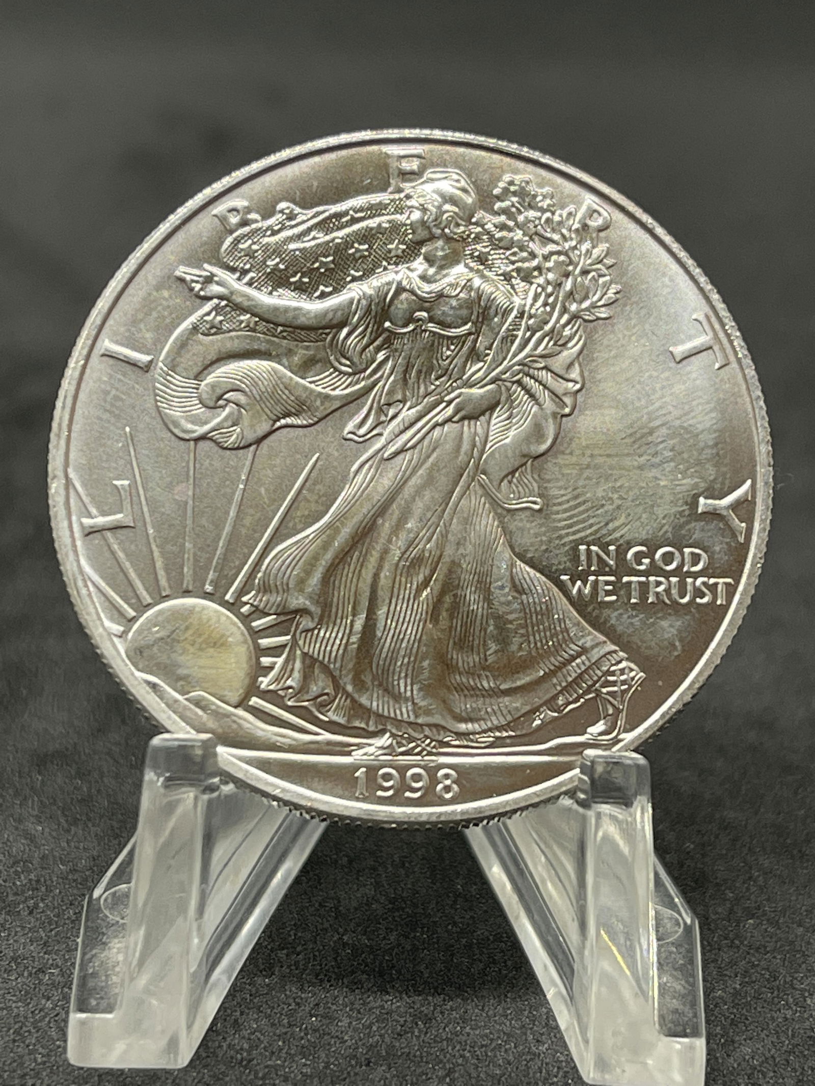 1998 PROOF WALKING LIBERTY 1 OZ SILVER DOLLAR (1 of 2)