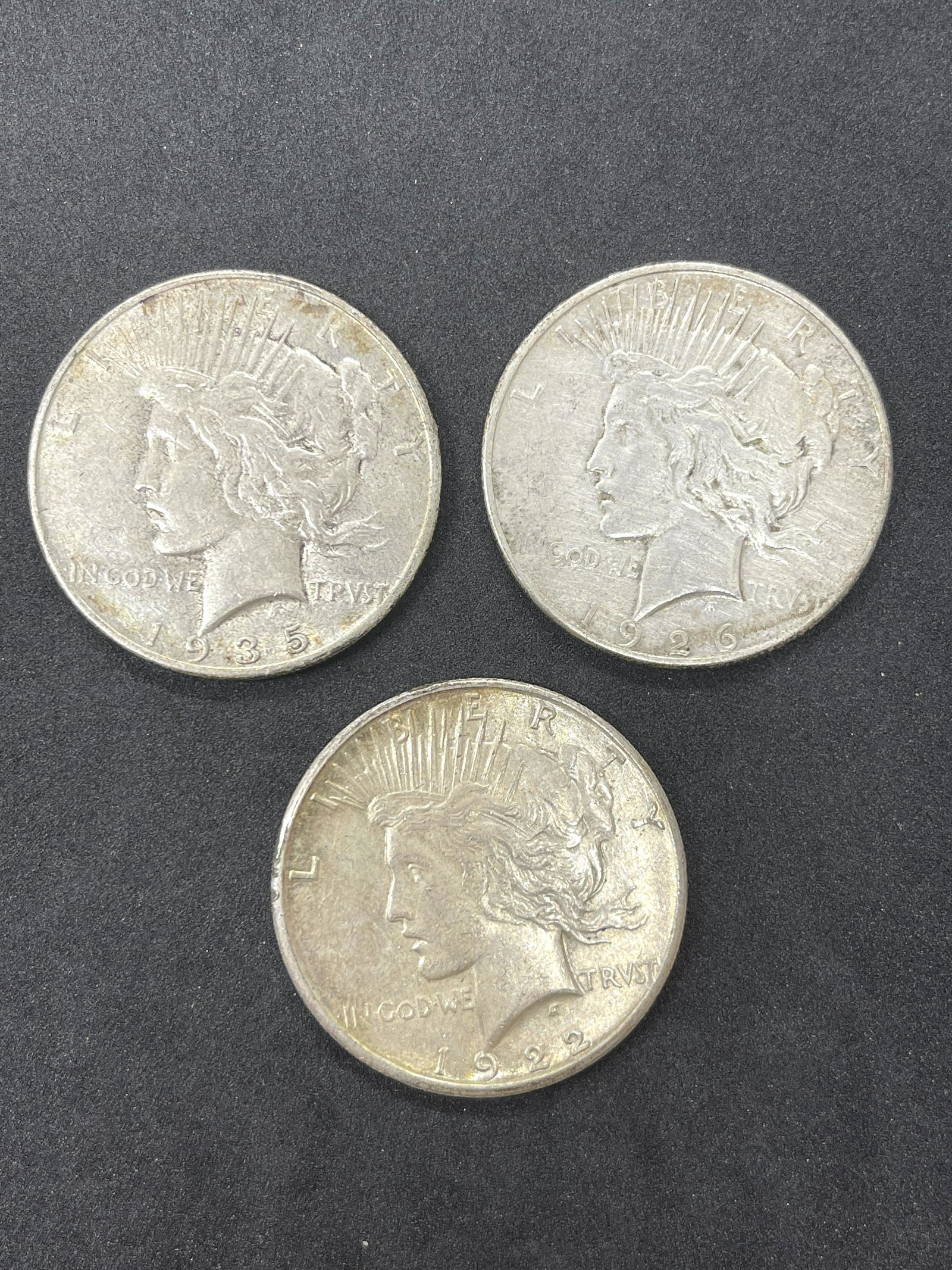 VARIOUS DATES LOT OF (3) U.S. SILVER PEACE DOLLARS (1 of 2)