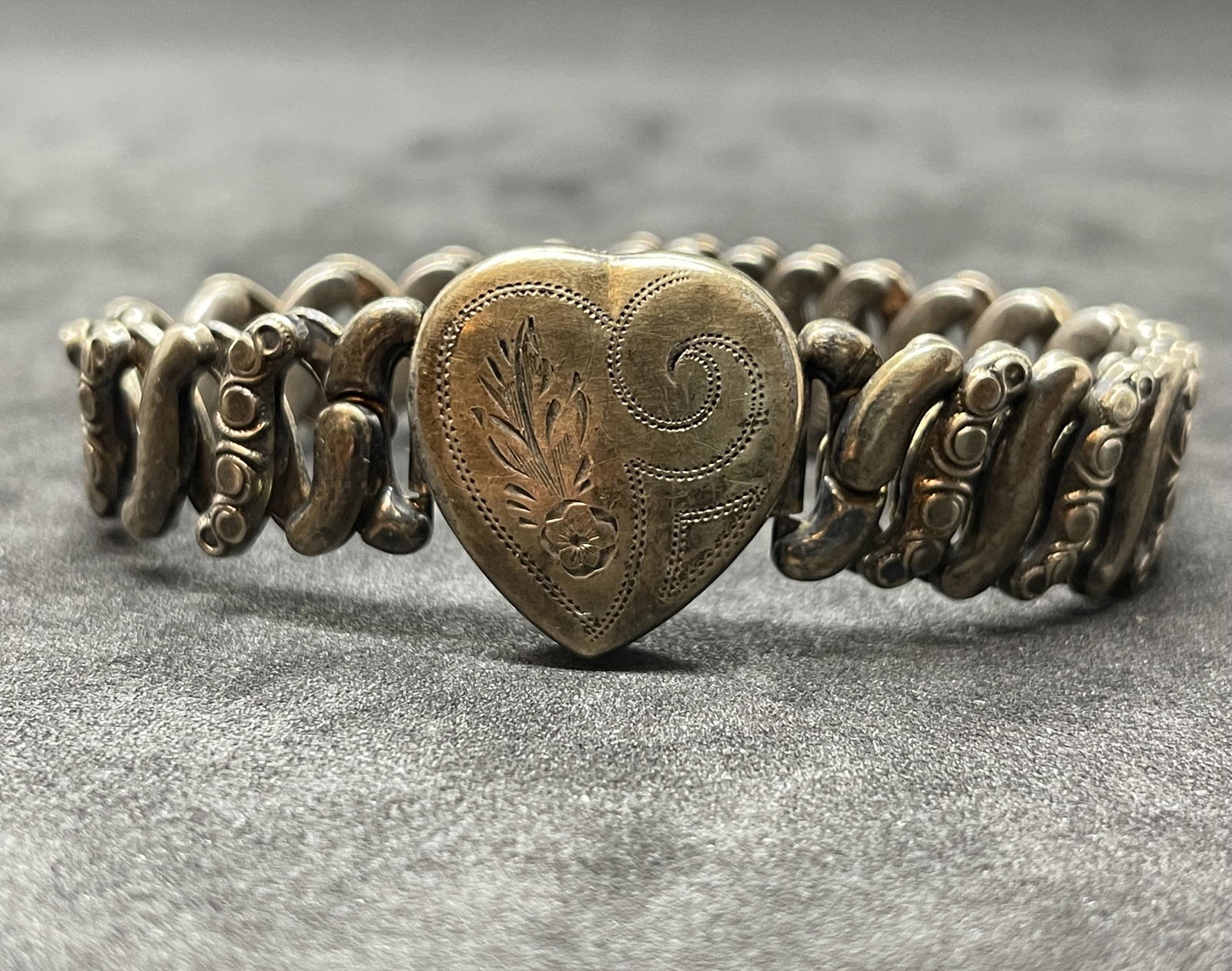 VICTORIAN LADIES STERLING HEART FLEXIBLE BRACELET (1 of 3)