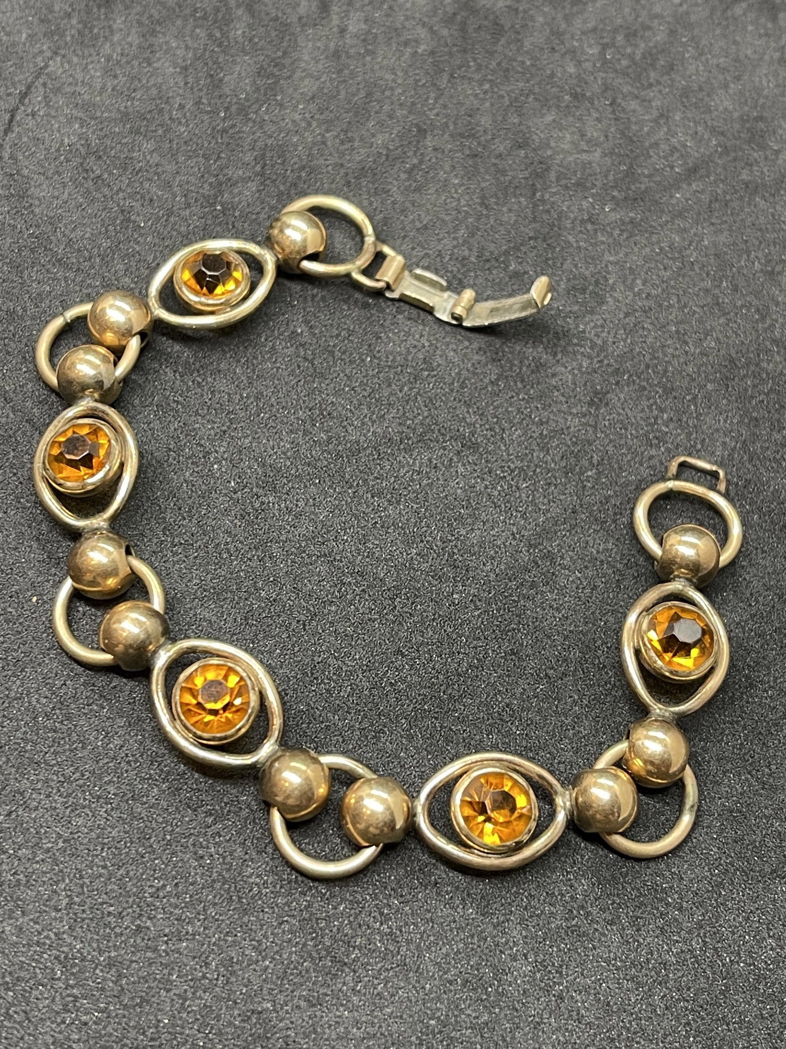 VICTORIAN ORANGE STONES TENNIS BRACELET: VICTORIAN ORANGE STONES TENNIS BRACELET. IN GOOD OVERALL SHAPE AND CONDITION. A GREAT FIND AND AN EXCELLENT ADDITION TO YOUR COLLECTION.