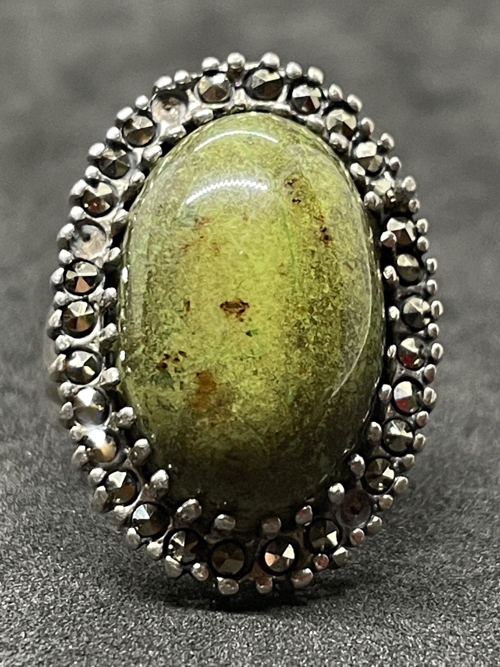 STERLING SILVER 10 CT JADE & RHINESTONES COCKTAIL RING (1 of 2)