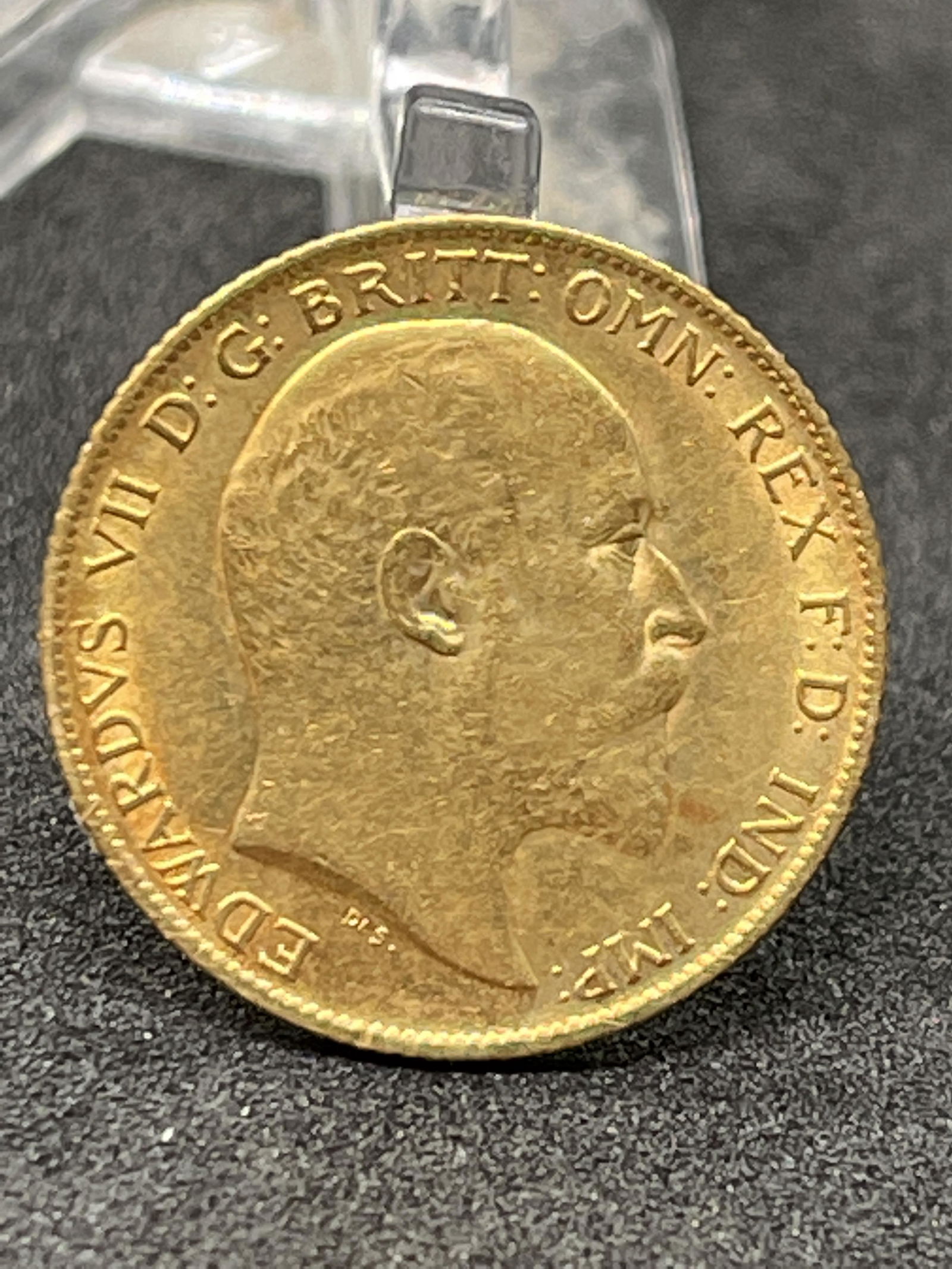 1908 UK BRITISH EMPIRE HALF SOVEREIGN GOLD COIN (1 of 2)