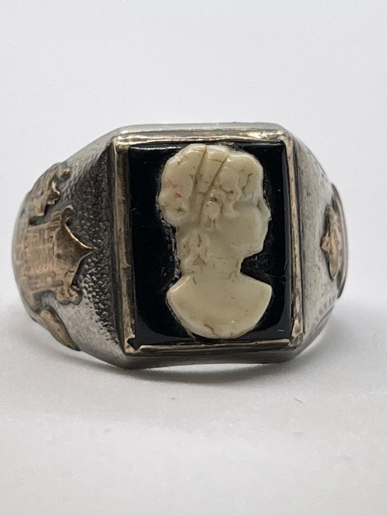 ART DECO STERLING & GOLD CAMEO COCKTAIL RING (1 of 4)