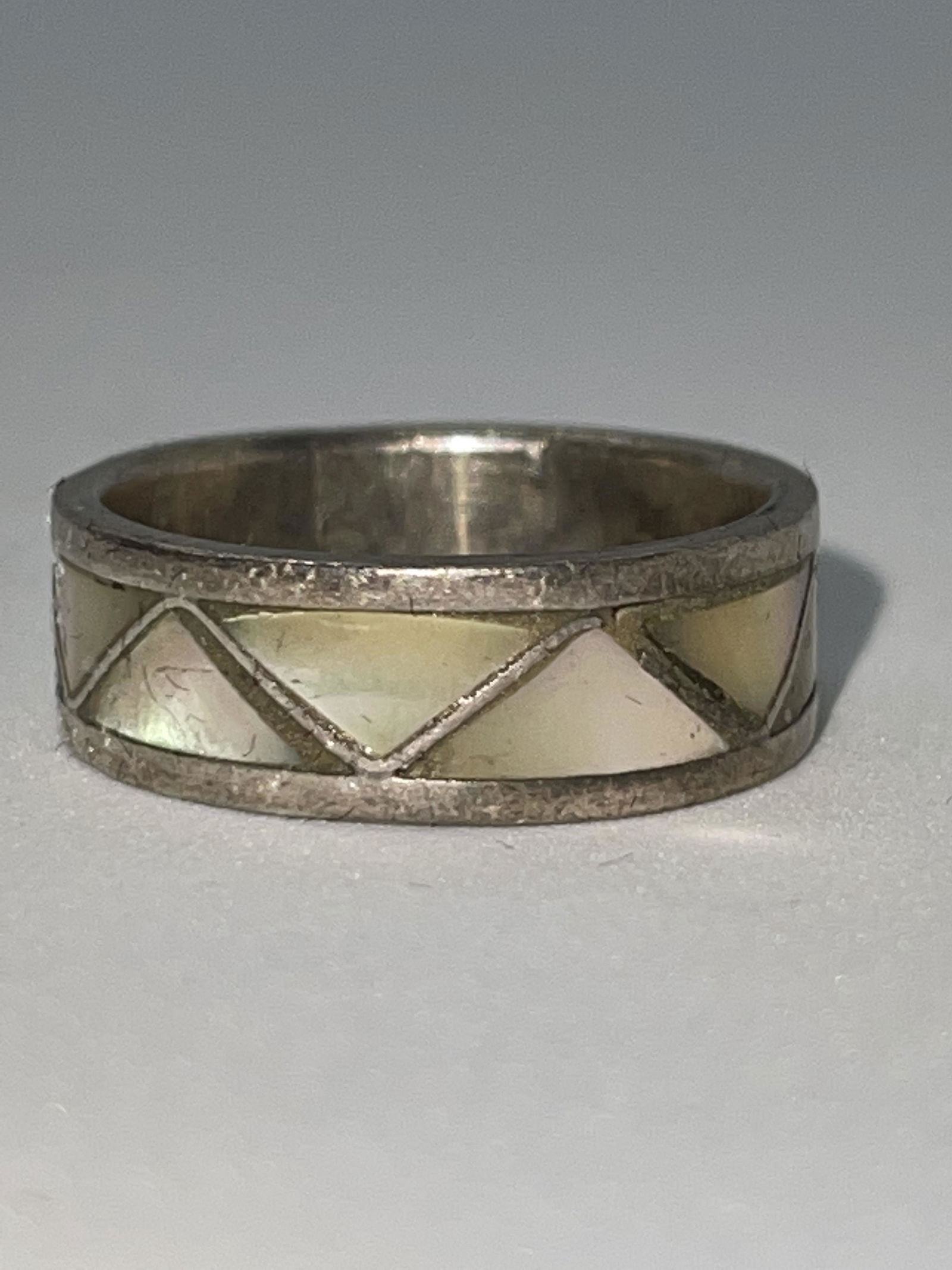 LADIES STERLING SILVER MALACHITE ETERNITY BAND: LADIES STERLING SILVER MALACHITE ETERNITY BAND. IN MINT OVERALL SHAPE AND CONDITION. RING IS A SIZE 7. A GREAT FIND AND AN EXCELLENT ADDITION TO YOUR COLLECTION.