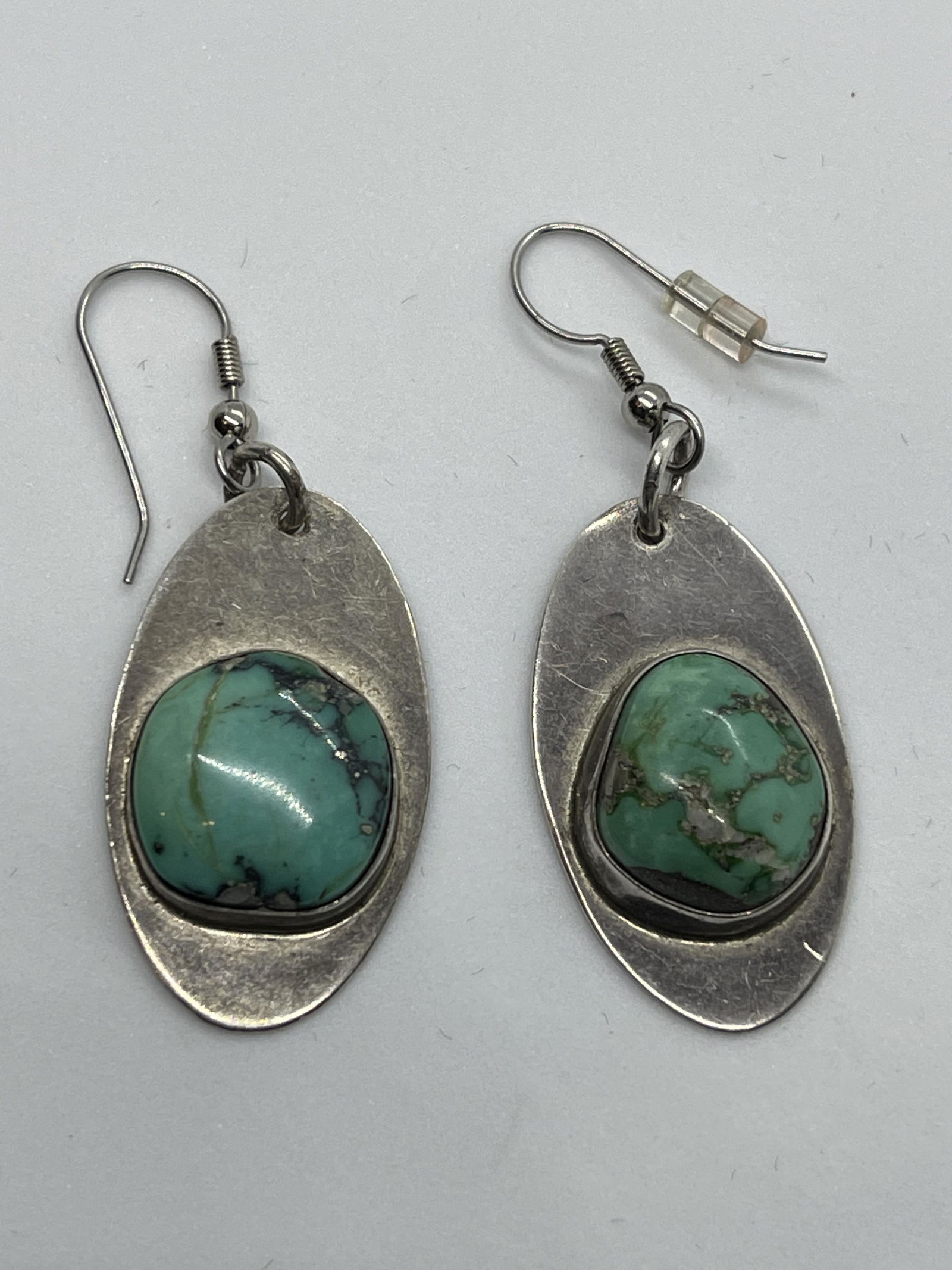 ANTIQUE NATIVE AMERICAN STERLING 10 TCW GREEN TURQUOISE: ANTIQUE NATIVE AMERICAN STERLING 10 TCW GREEN TURQUOISE EARRINGS. IN MINT OVERALL SHAPE AND CONDITION. HAS A GREAT LOOK TO THEM WITH AN EXCELLENT OVERALL EYE APPEAL. A GREAT FIND AND AN EXCELLENT ADDI
