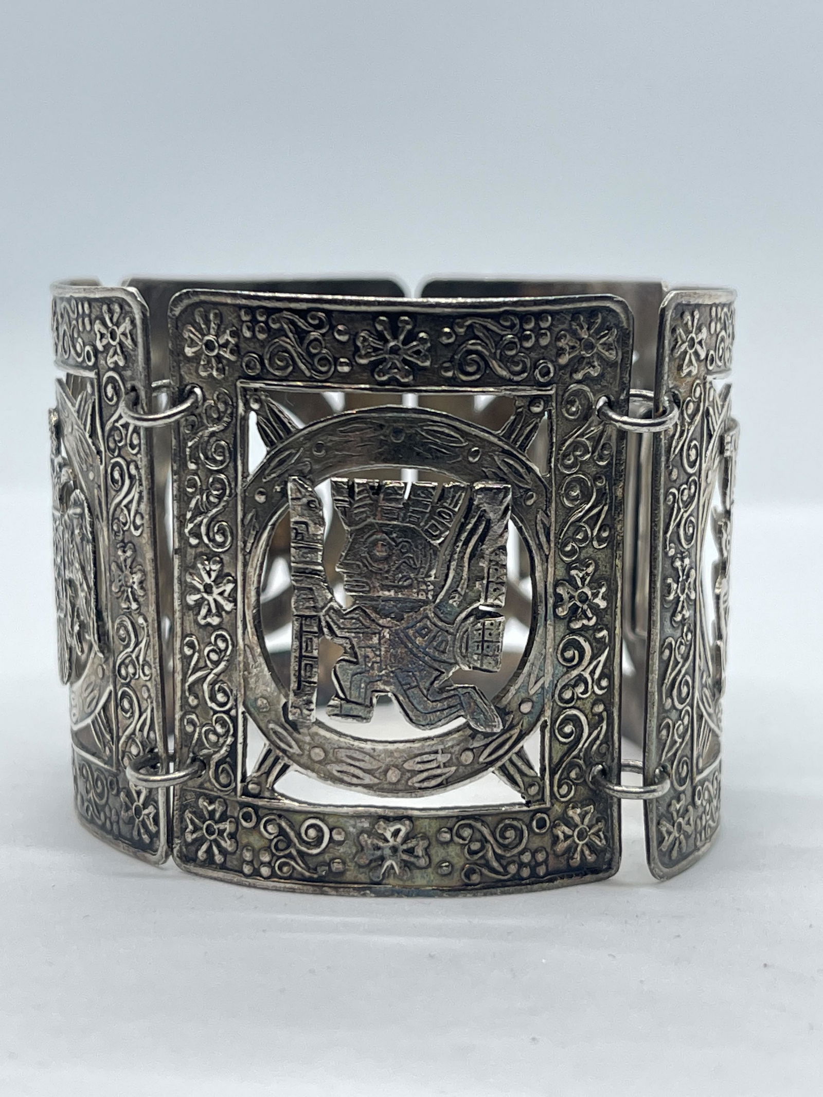 ANTIQUE STERLING SILVER AZTEC MOTIF CUFF BANGLE (1 of 5)