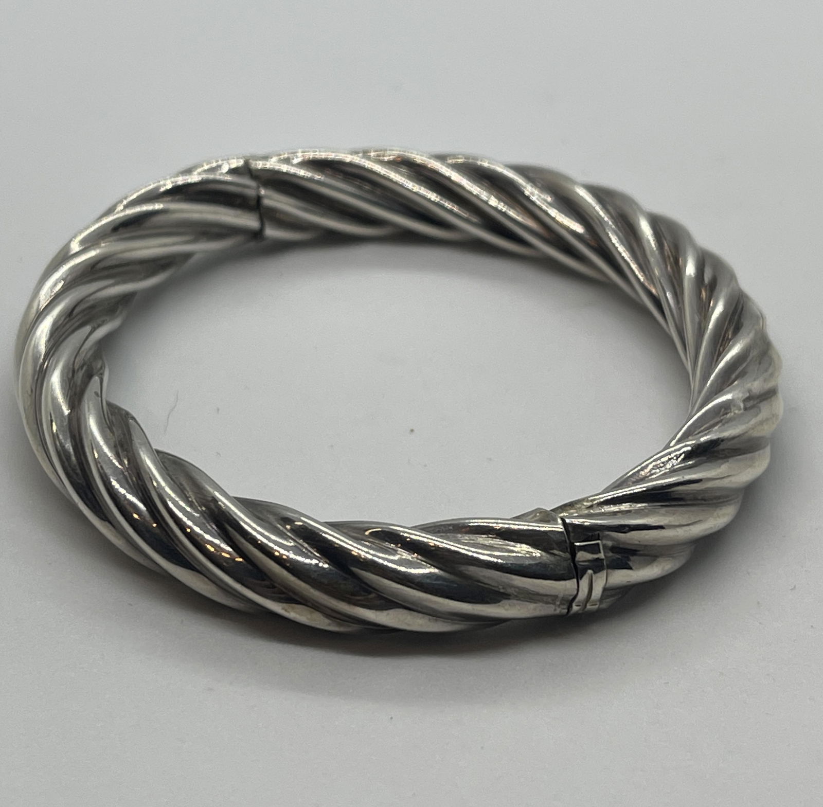 VINTAGE STERLING SILVER BANGLE BRACELET (1 of 3)