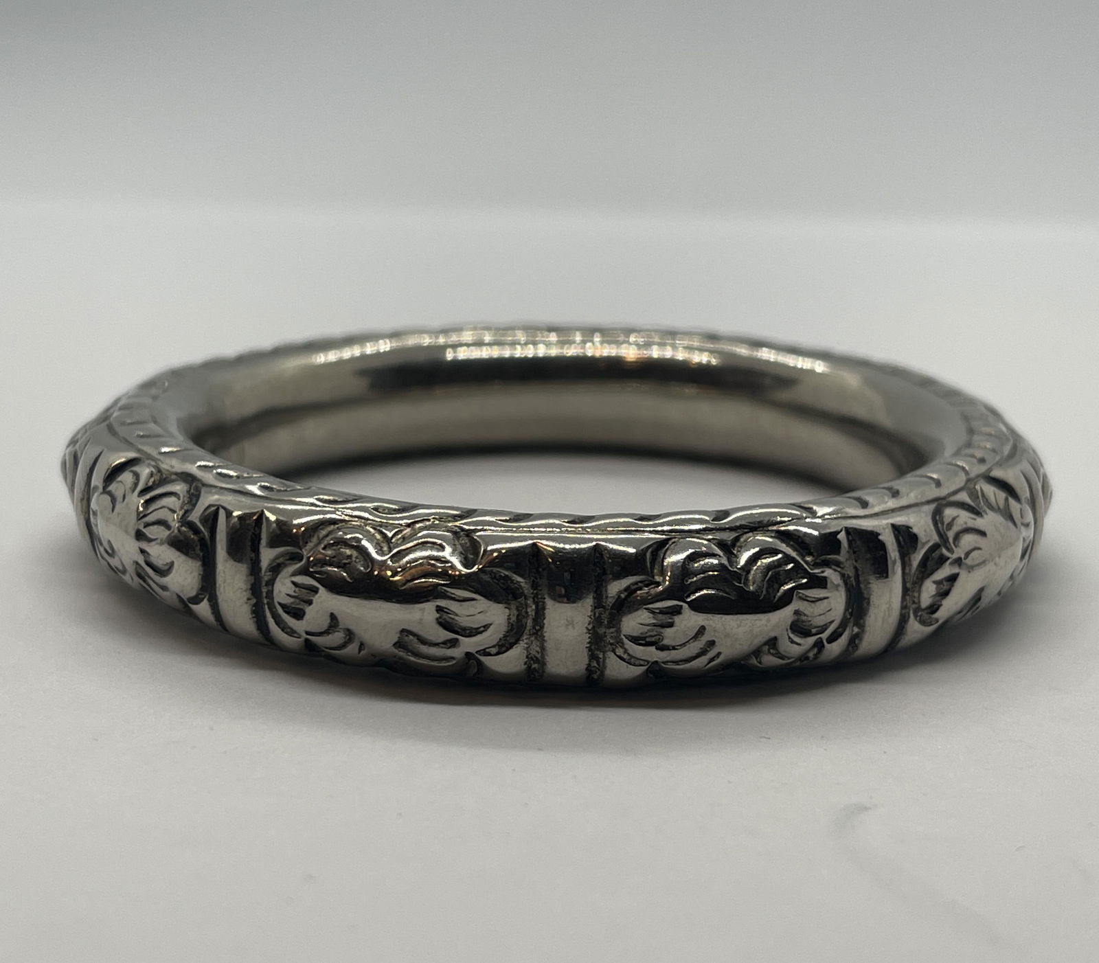 VICTORIAN STERLING SILVER ENGRAVED BANGLE BRACELET (1 of 4)