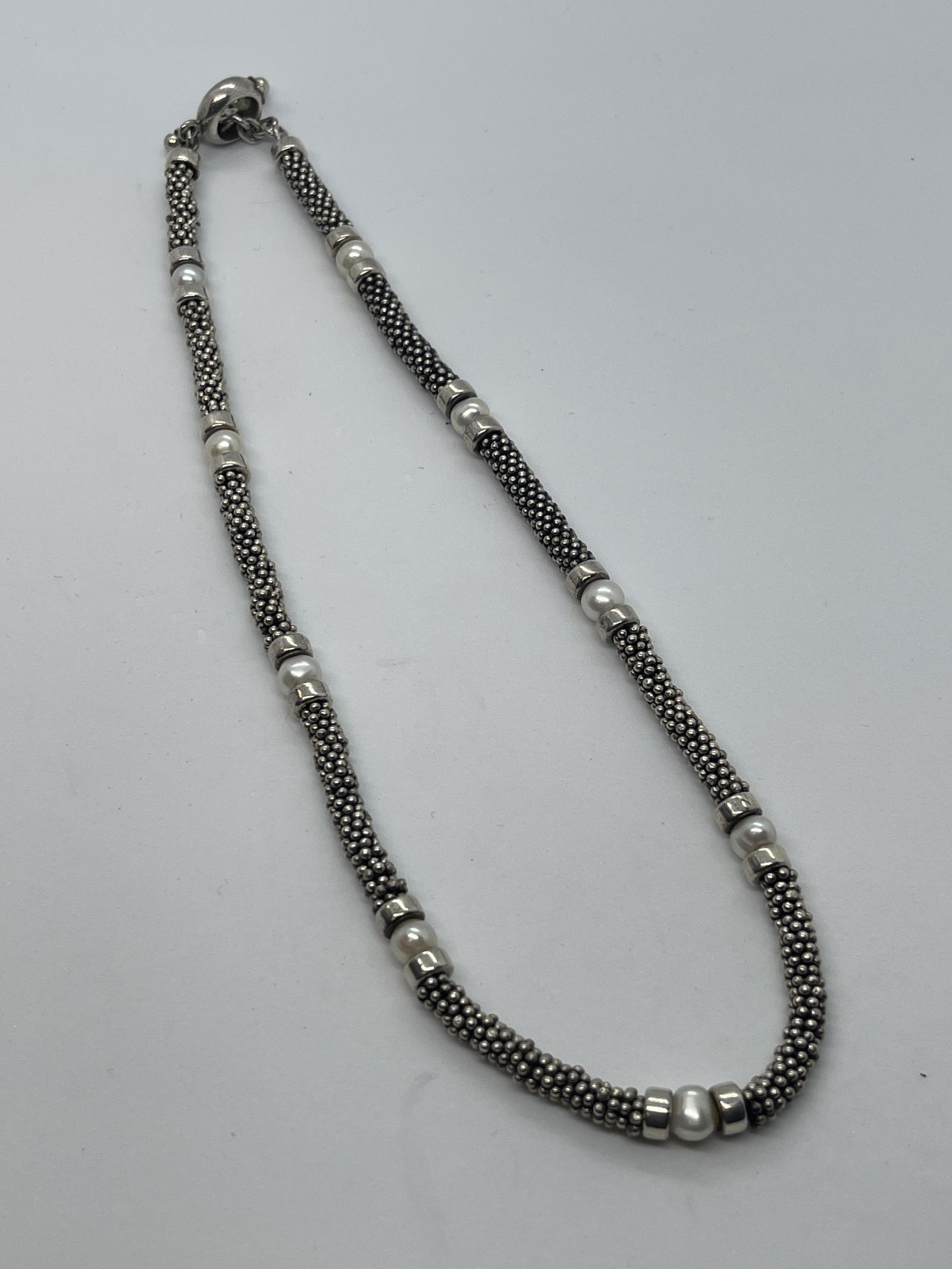 RETRO STERLING SILVER PEARL DESIGNER NECKLACE 45g: RETRO STERLING SILVER PEARL DESIGNER NECKLACE 45 GRAMS. HAS A GREAT LOOK TO IT WITH AN EXCELLENT OVERALL EYE APPEAL. PLEASE VIEW ALL DETAILED PICTURES. A GREAT FIND AND AN EXCELLENT ADDITION TO YOUR C